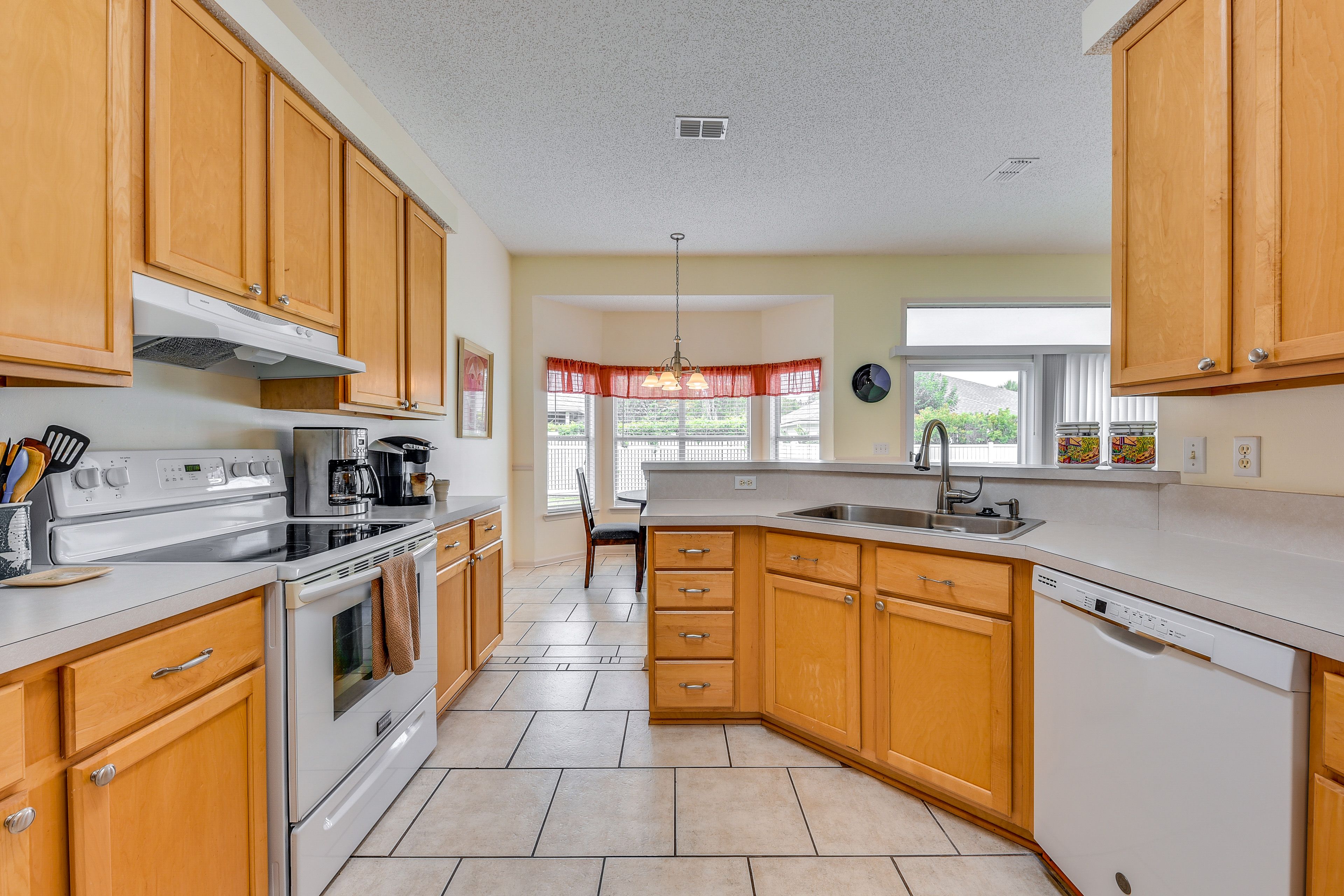 Kitchen | Cooking Basics | Coffee Maker | Paper Towels/Trash Bags Provided