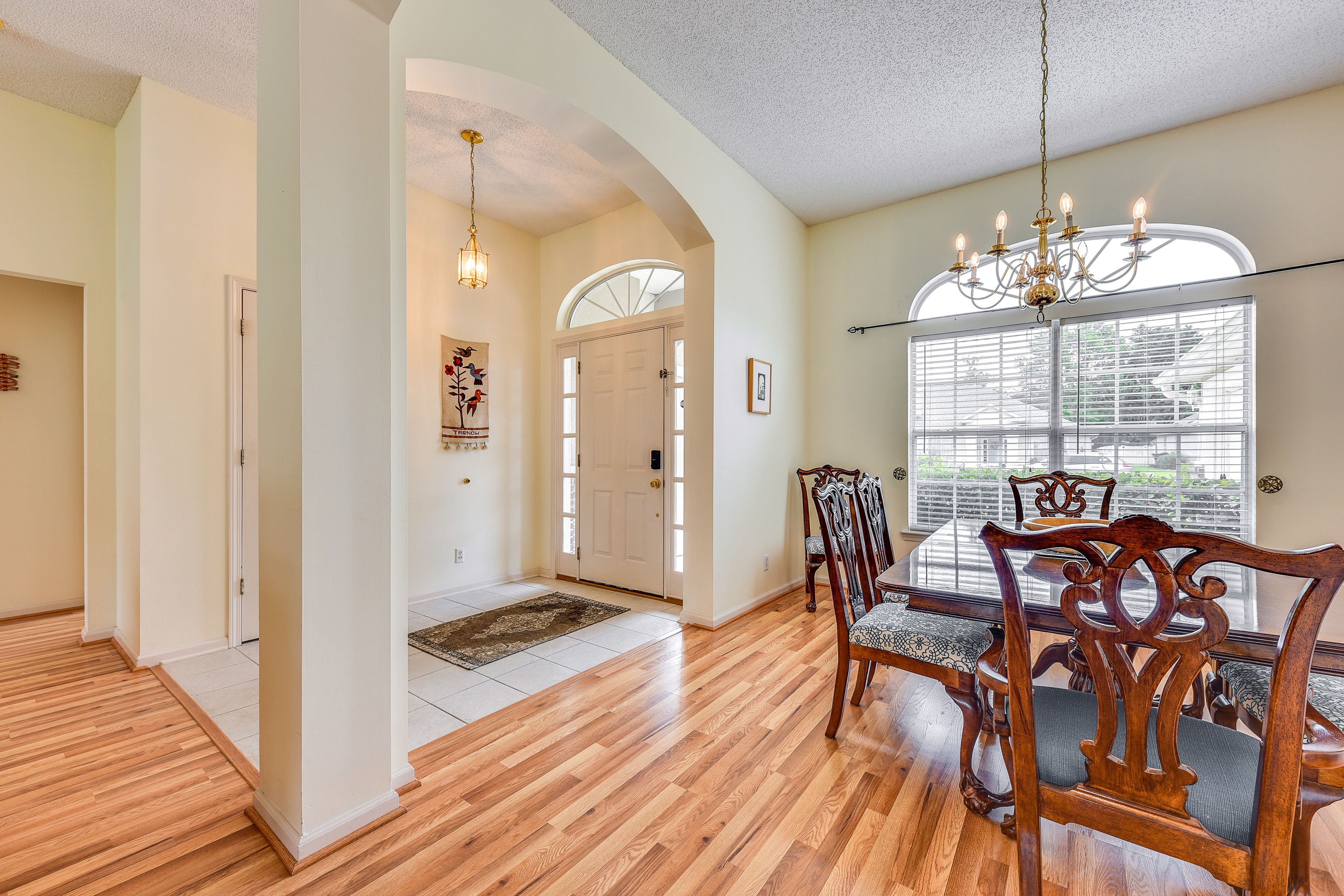 Dining Area | Dishware/Flatware Provided