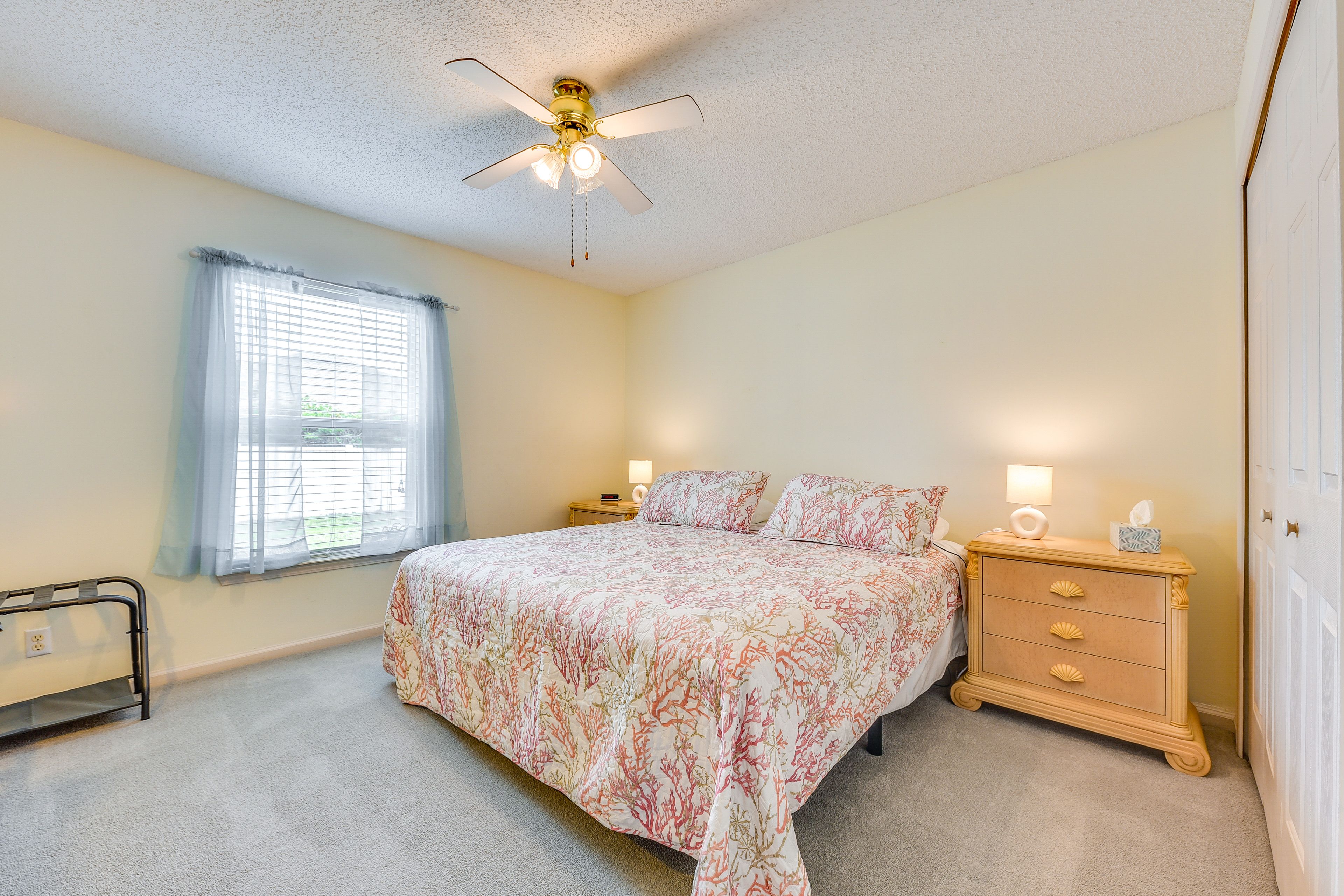 Bedroom 2 | King Bed | Smart TV | Luggage Rack