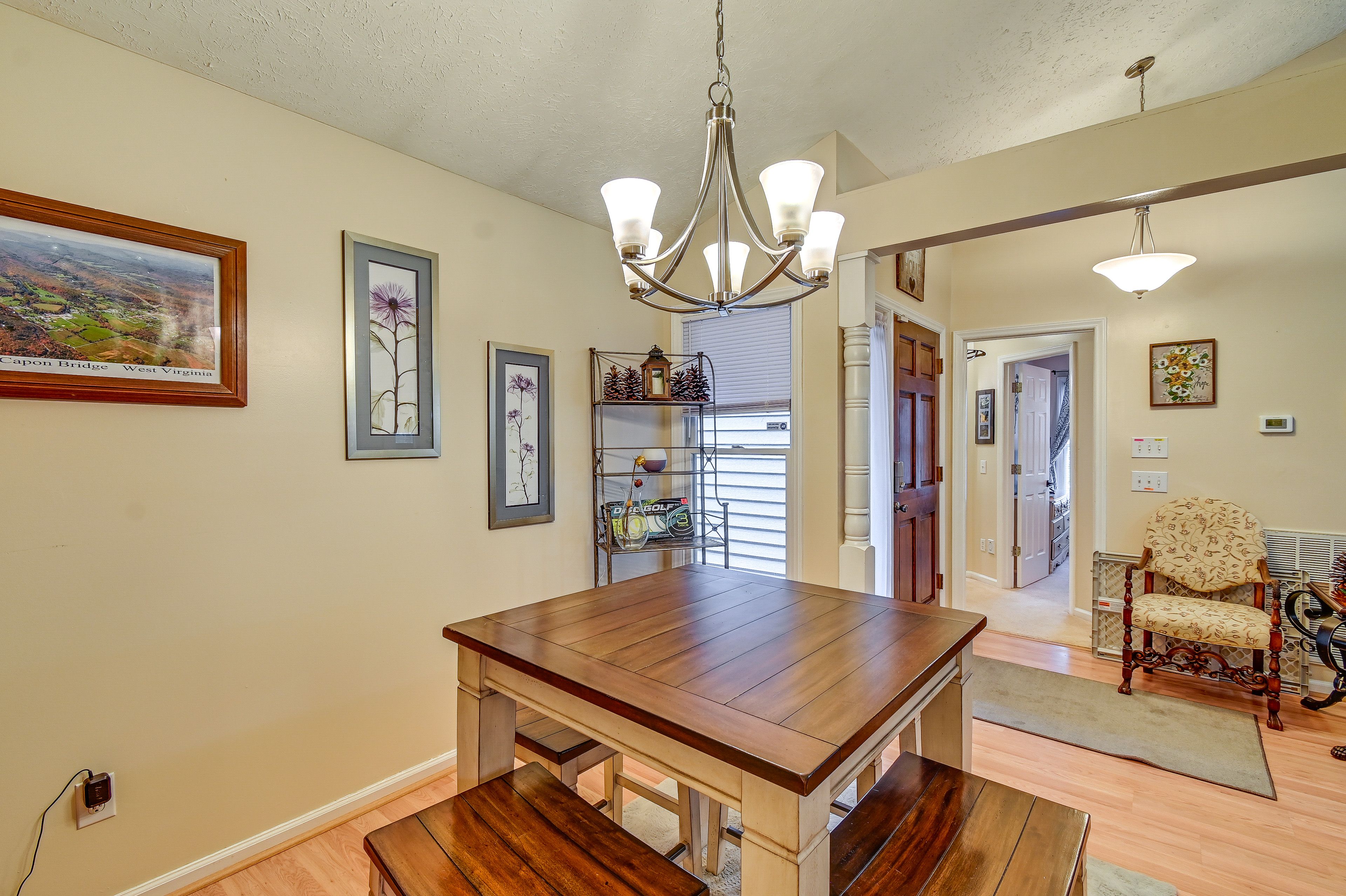Dining Area | Central Air Conditioning/Heat