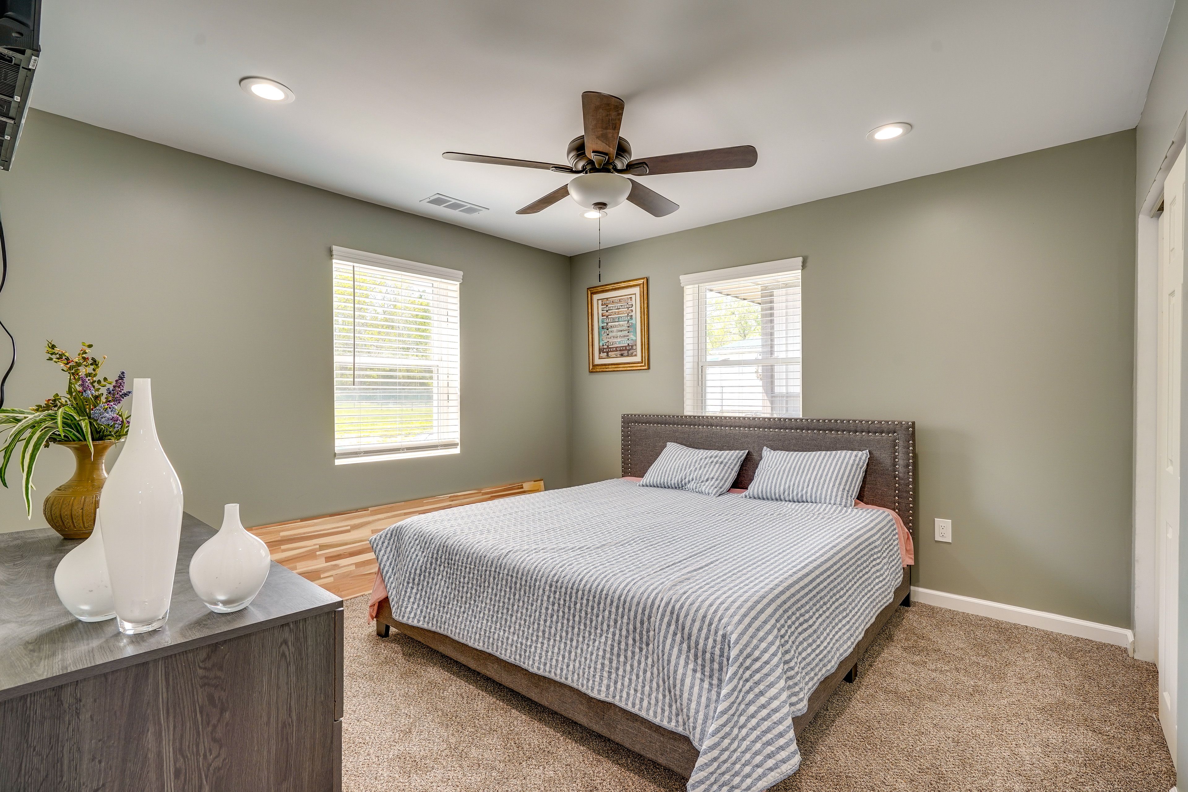 Bedroom 2 | King Bed | Smart TV