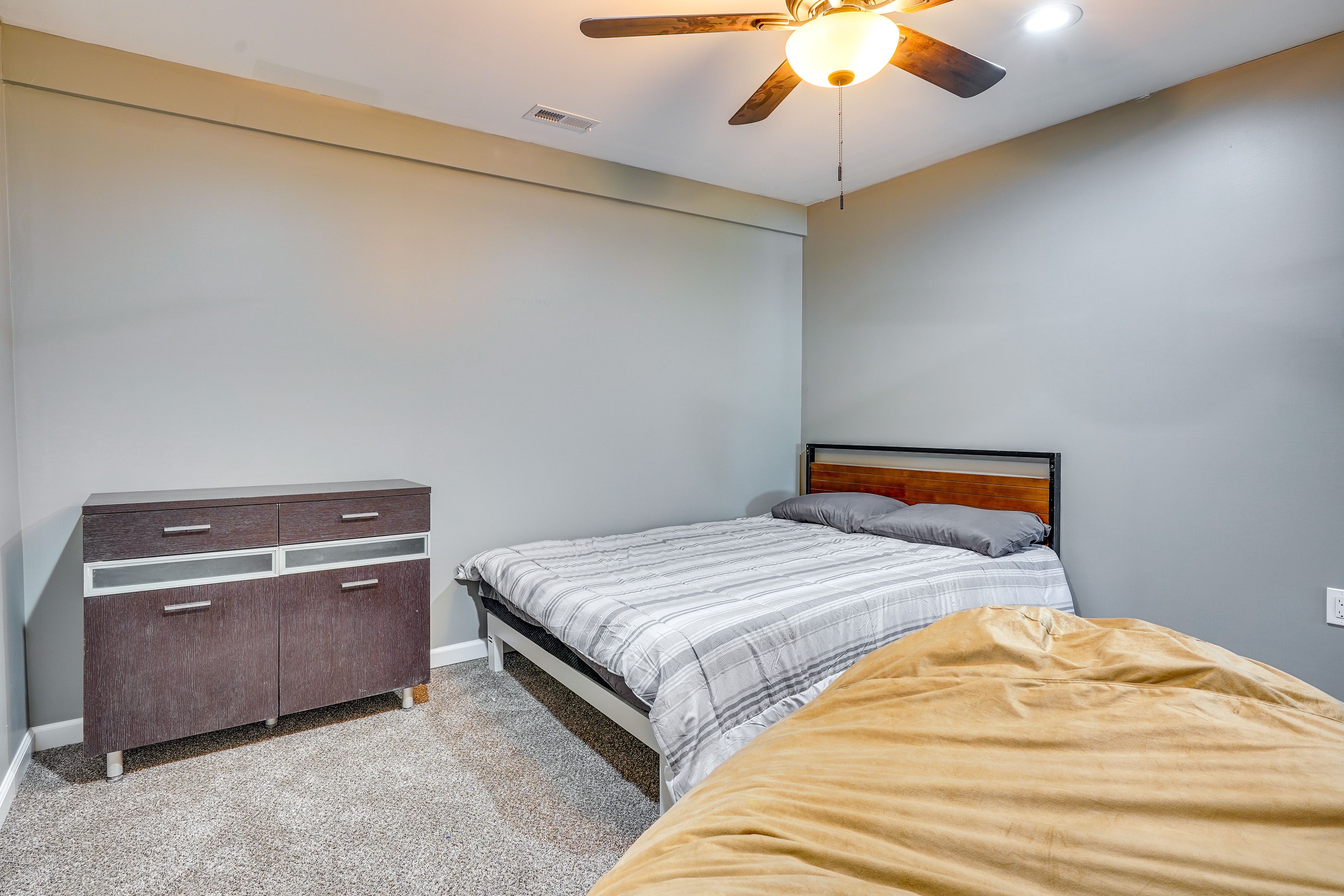 Bedroom 4 | Queen Bed | Smart TV