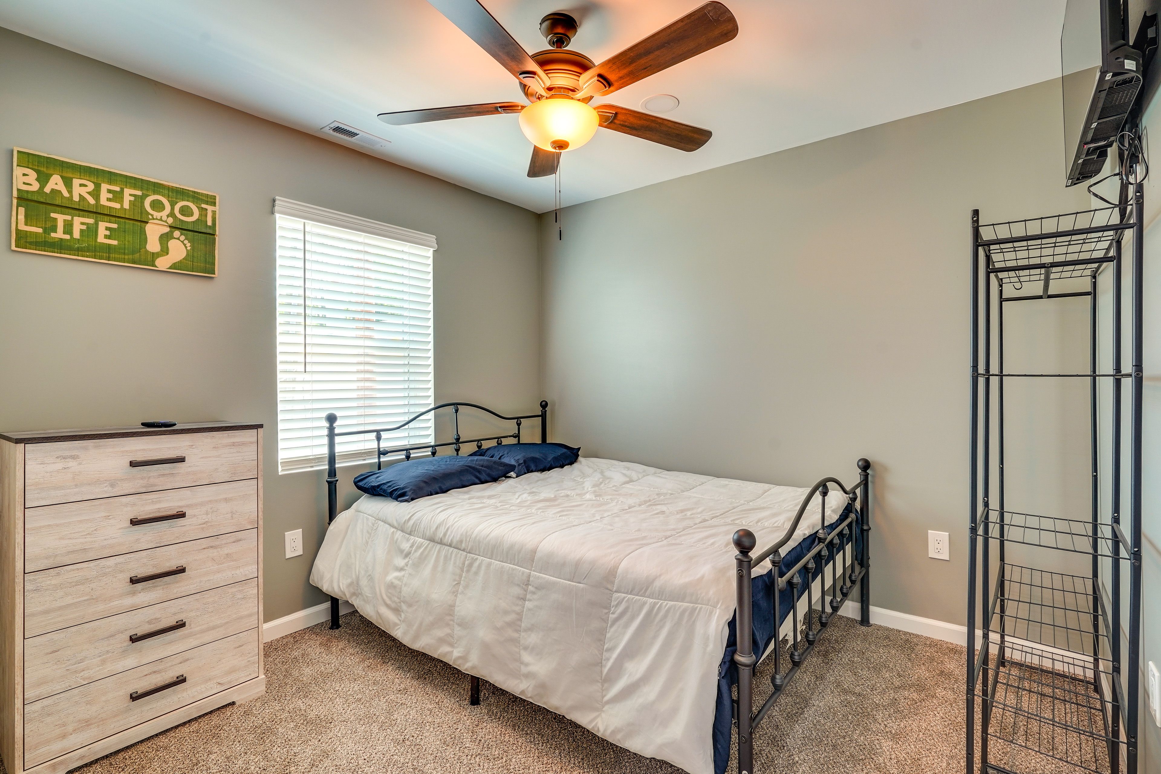 Bedroom 3 | Queen Bed | Smart TV