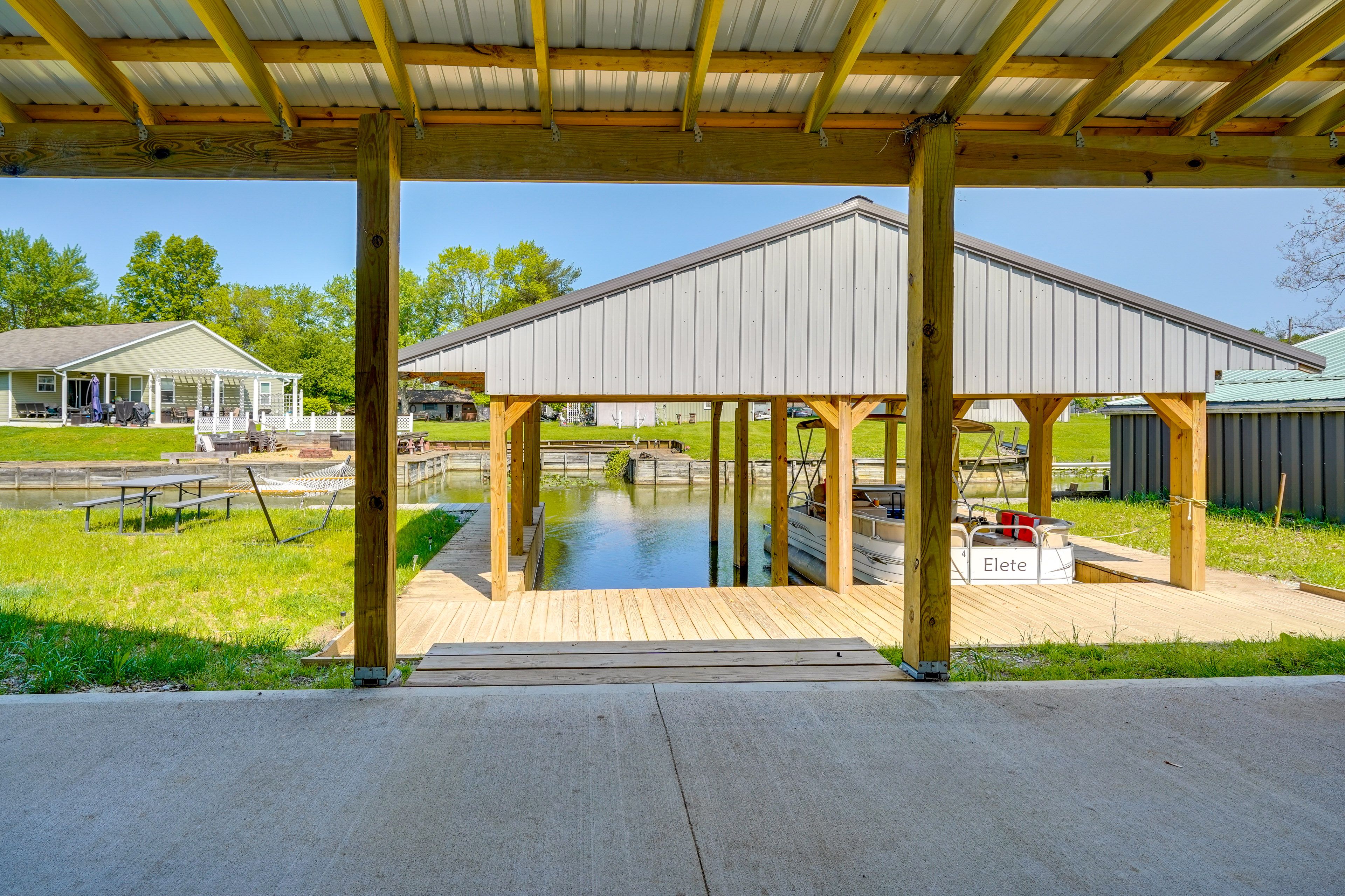 Boat Slip | Outdoor Dining Area