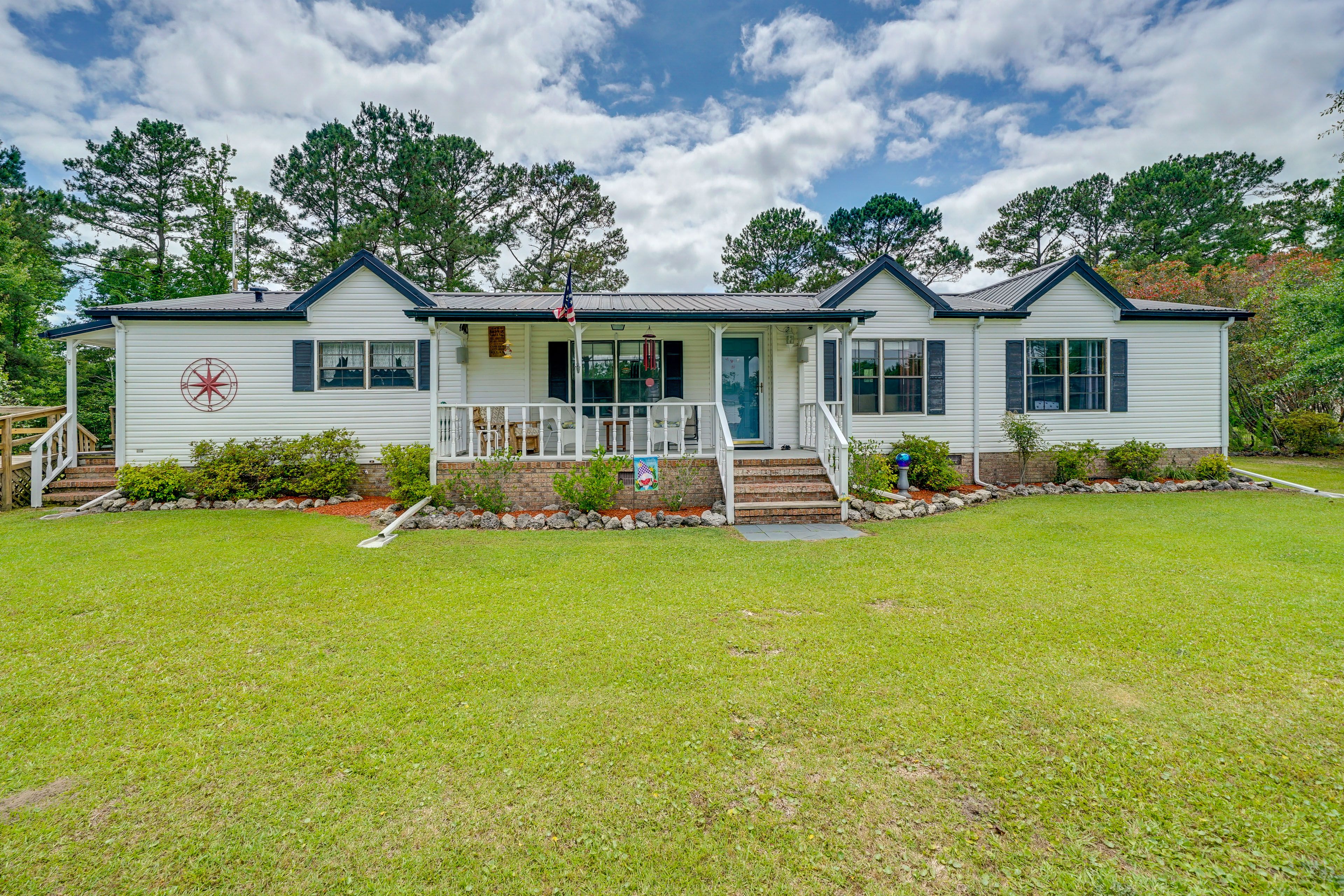 Hampstead Vacation Rental | 3BR | 3BA | Step-Free Access Via Ramp | 1,750 Sq Ft