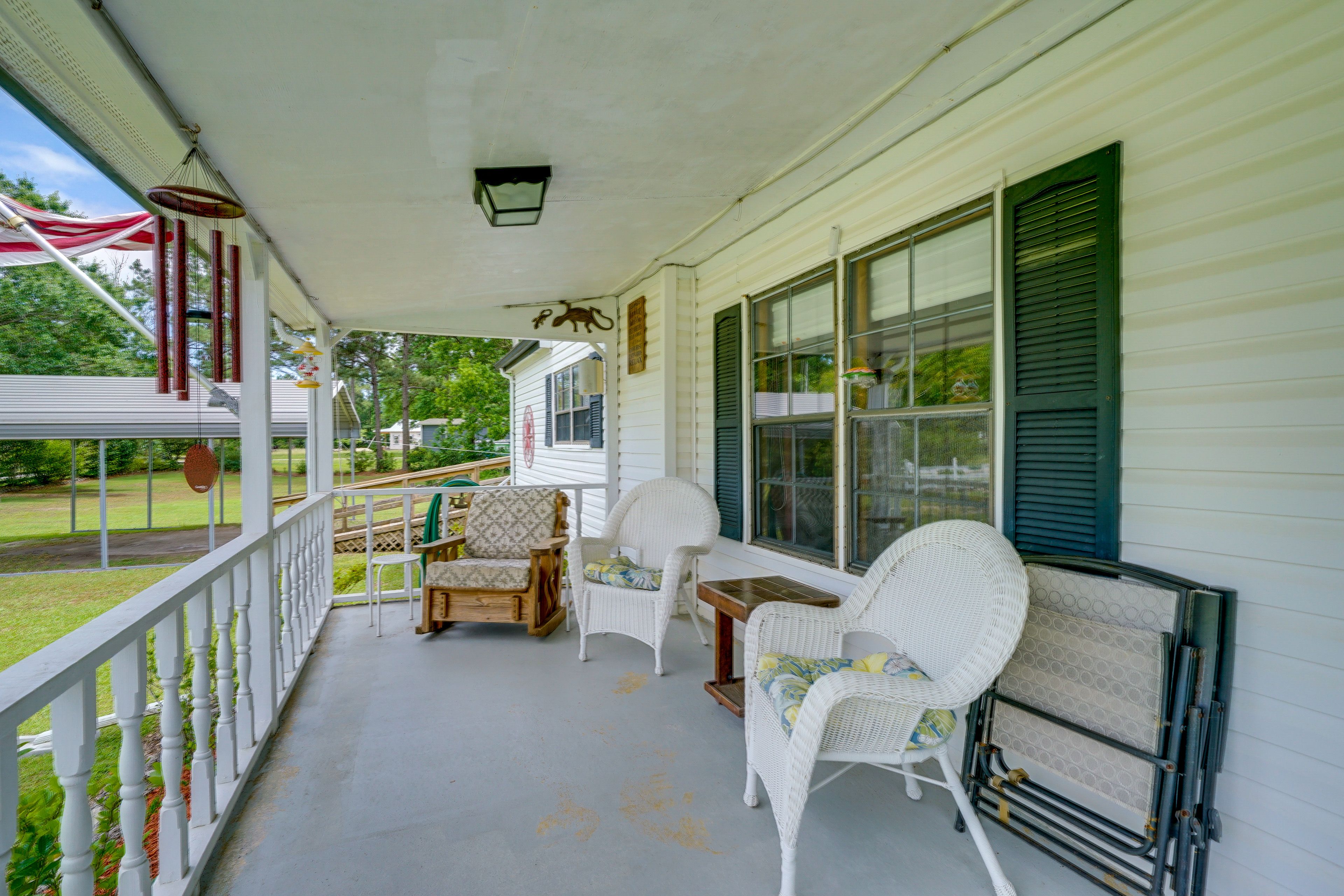 Furnished Porch