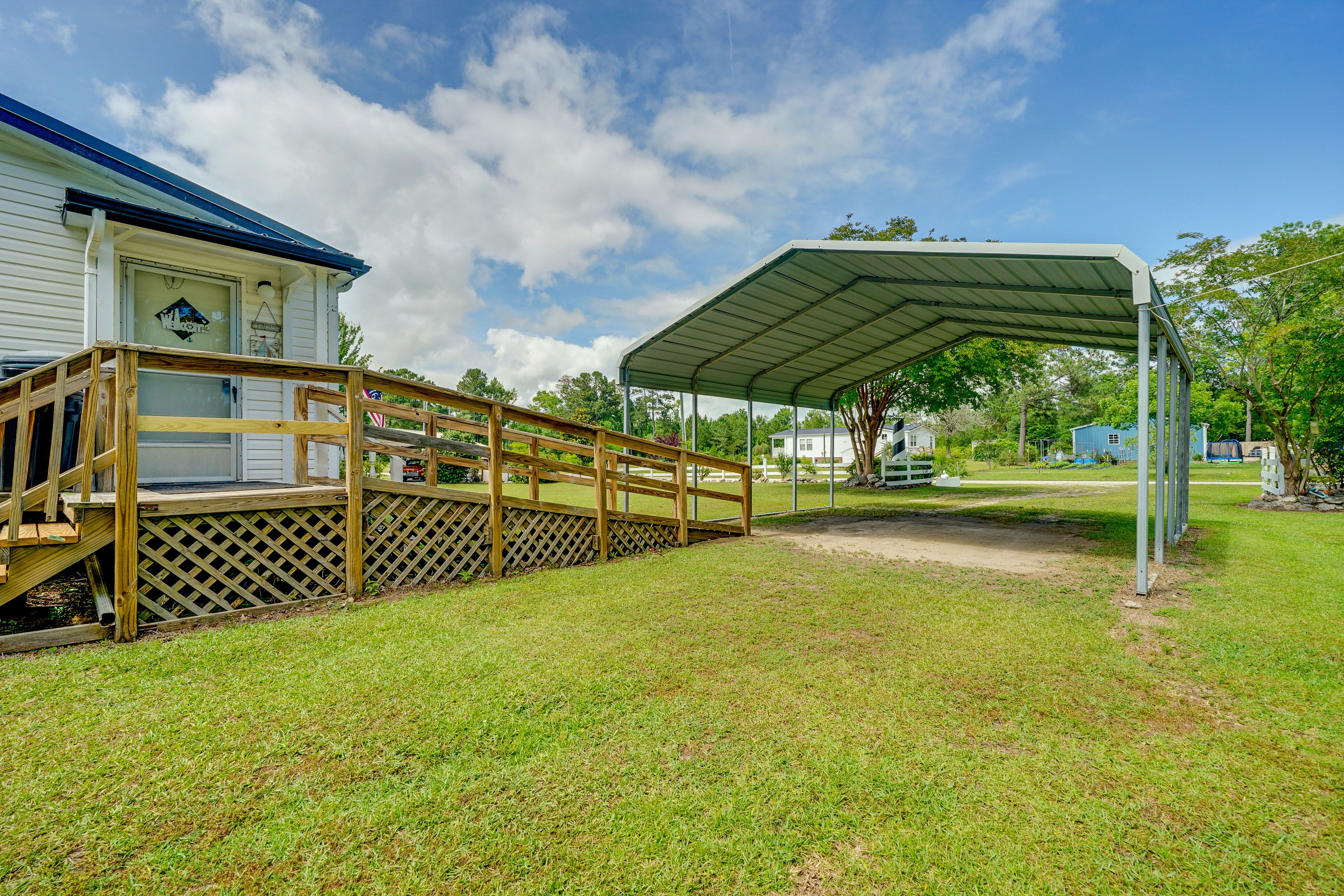 Parking | Driveway (5 Vehicles) | Carport (1 Vehicle)