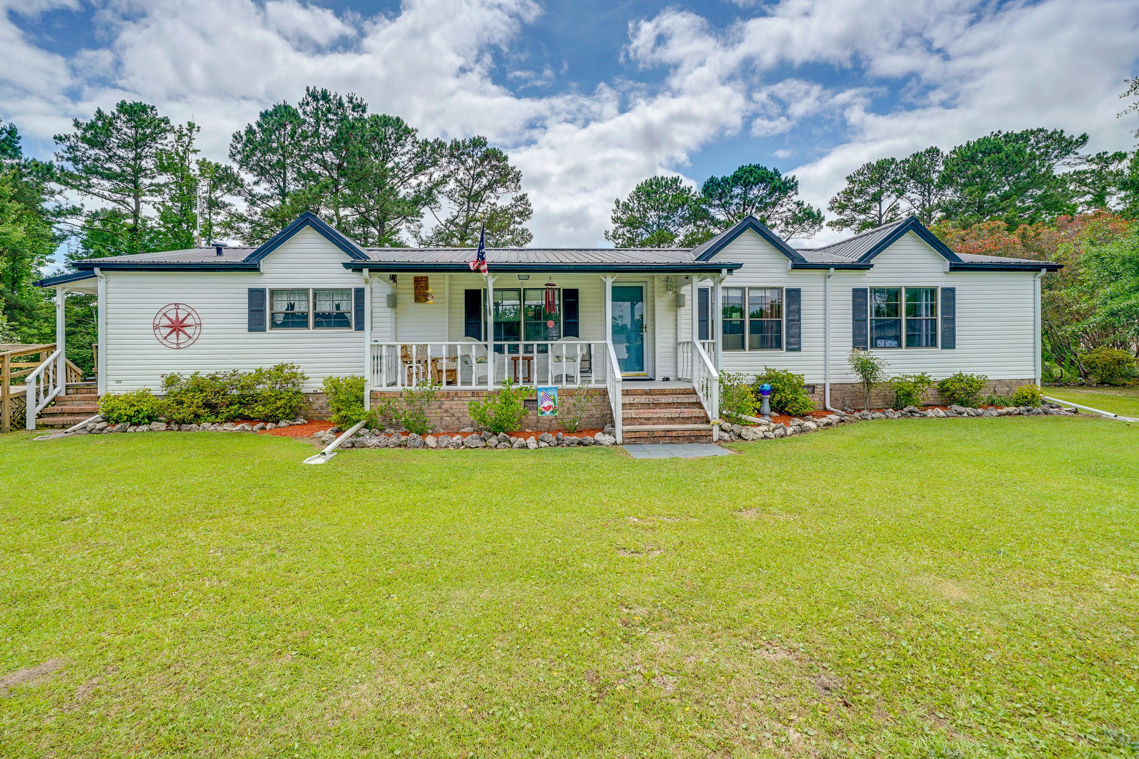 Hampstead Vacation Rental | 3BR | 3BA | Step-Free Access Via Ramp | 1,750 Sq Ft