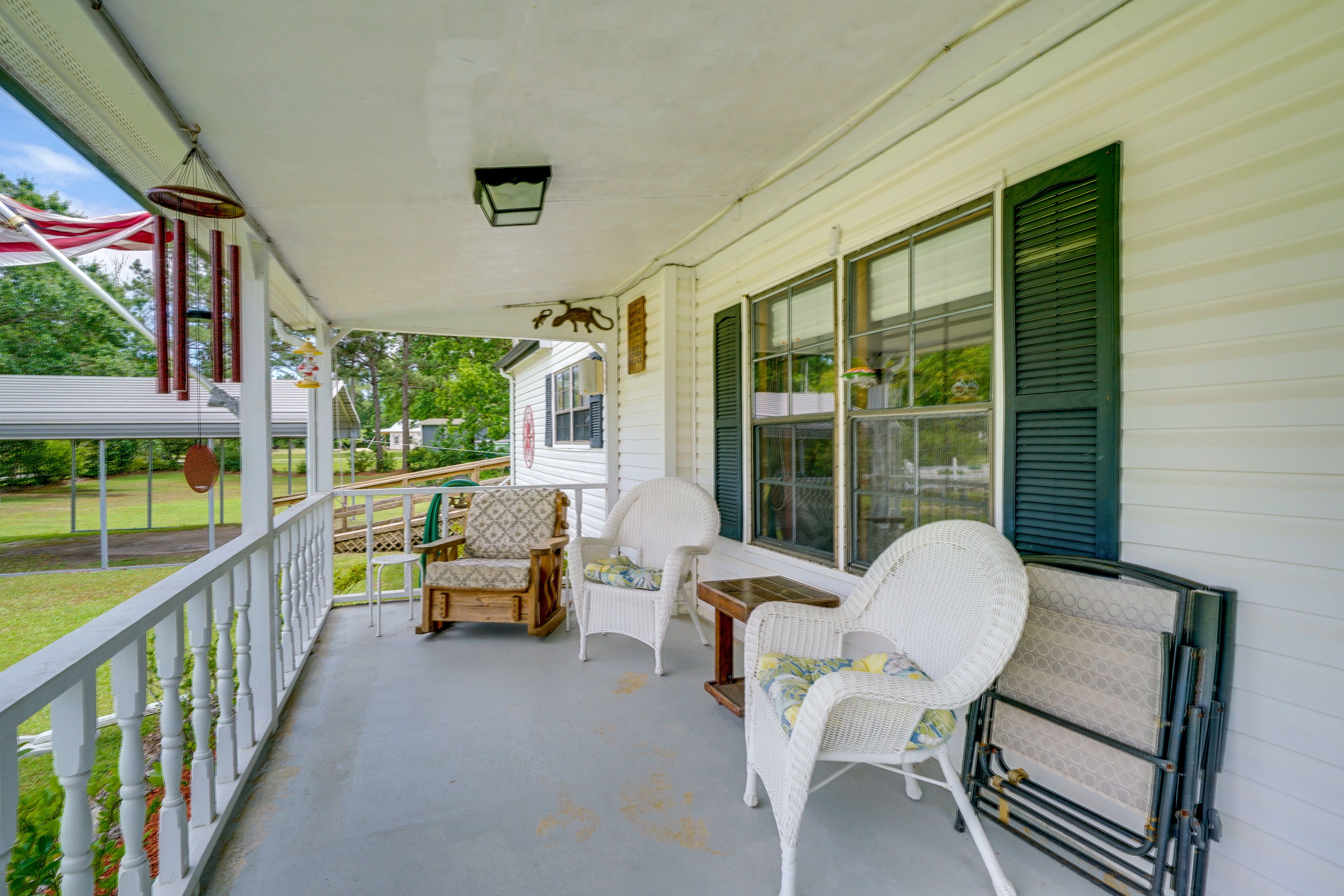 Furnished Porch