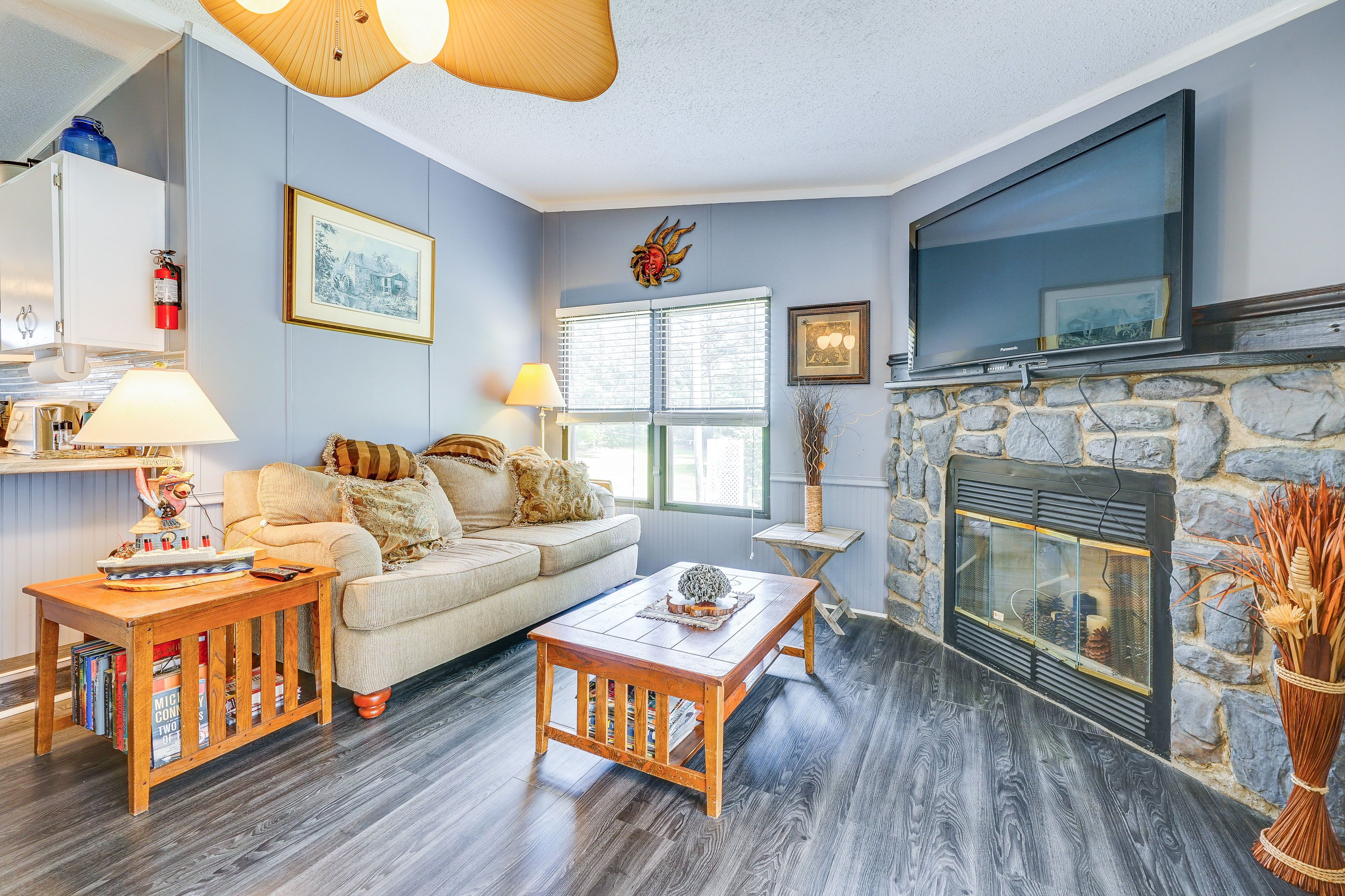 Living Room | Free WiFi | Fireplace (Decorative Only)