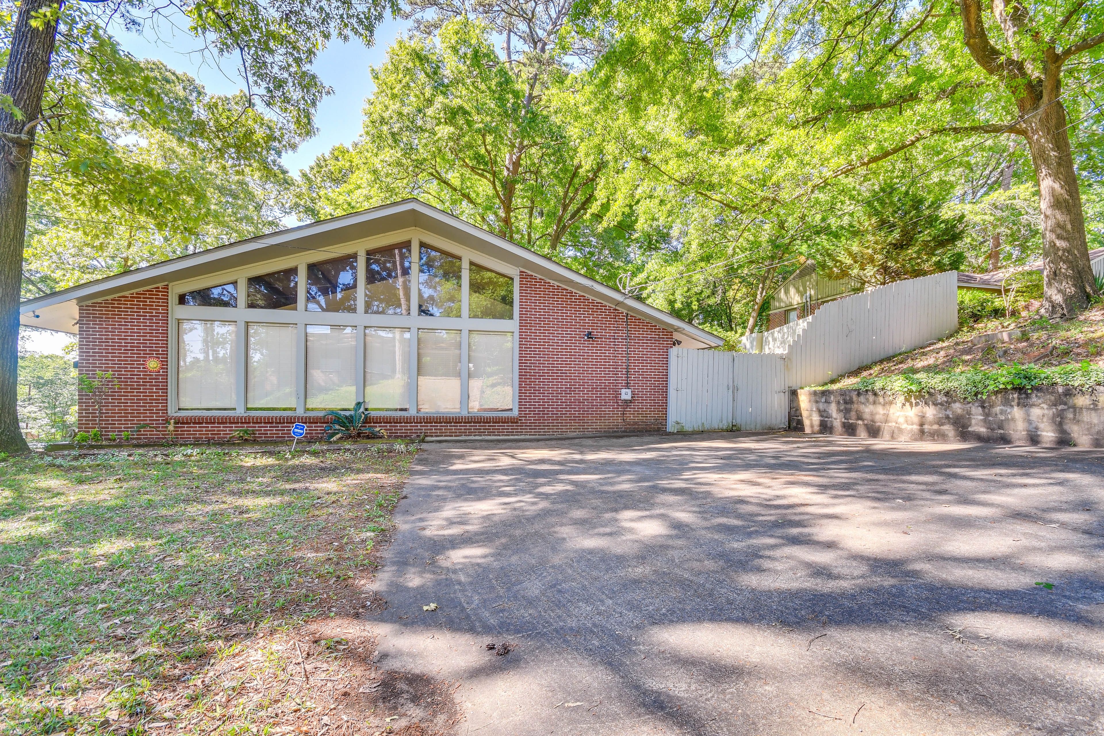 Side Parking/Driveway for Easier Access to Front Door