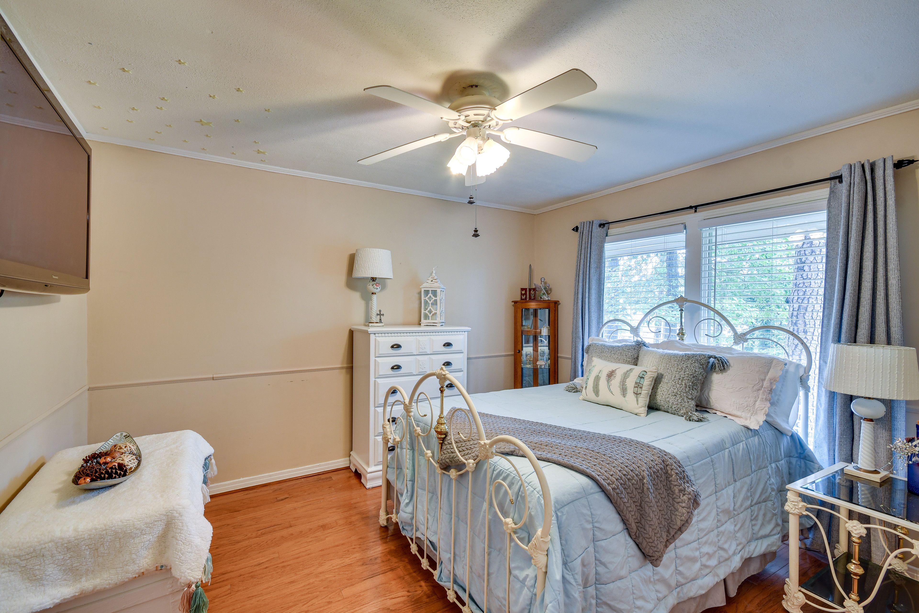Bedroom 1 | Full Bed | Linens Provided