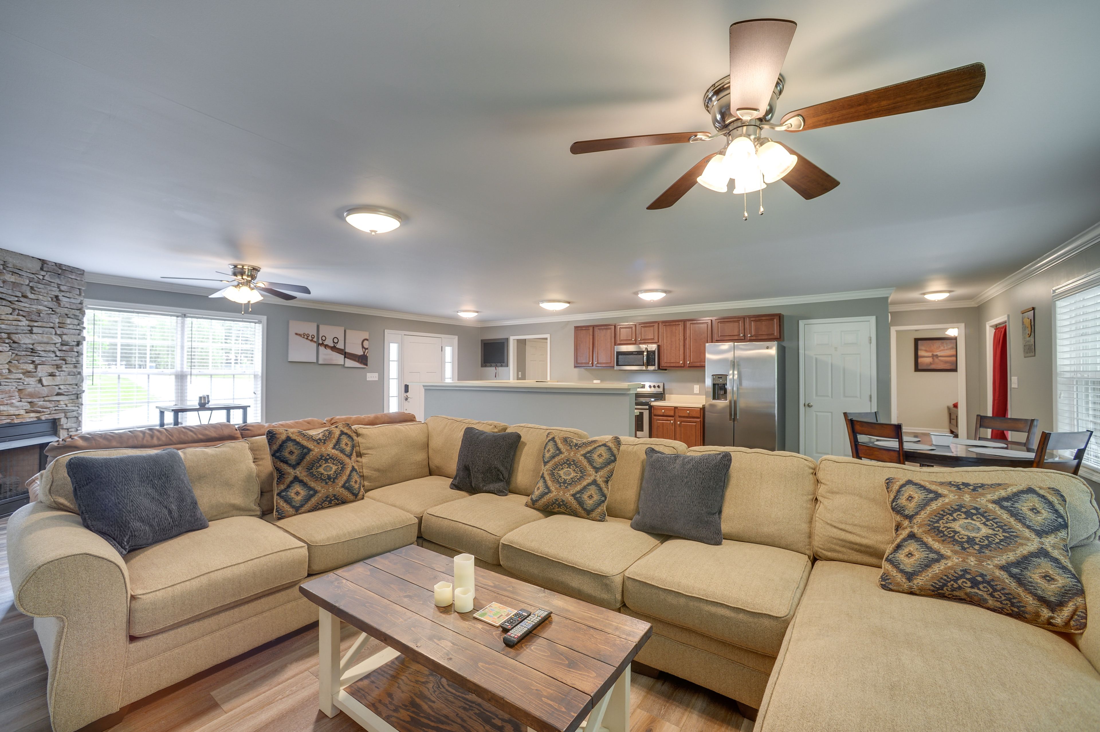 Scottsboro Vacation Rental | 2BR | 2BA | 1,300 Sq Ft | 2 Steps to Enter