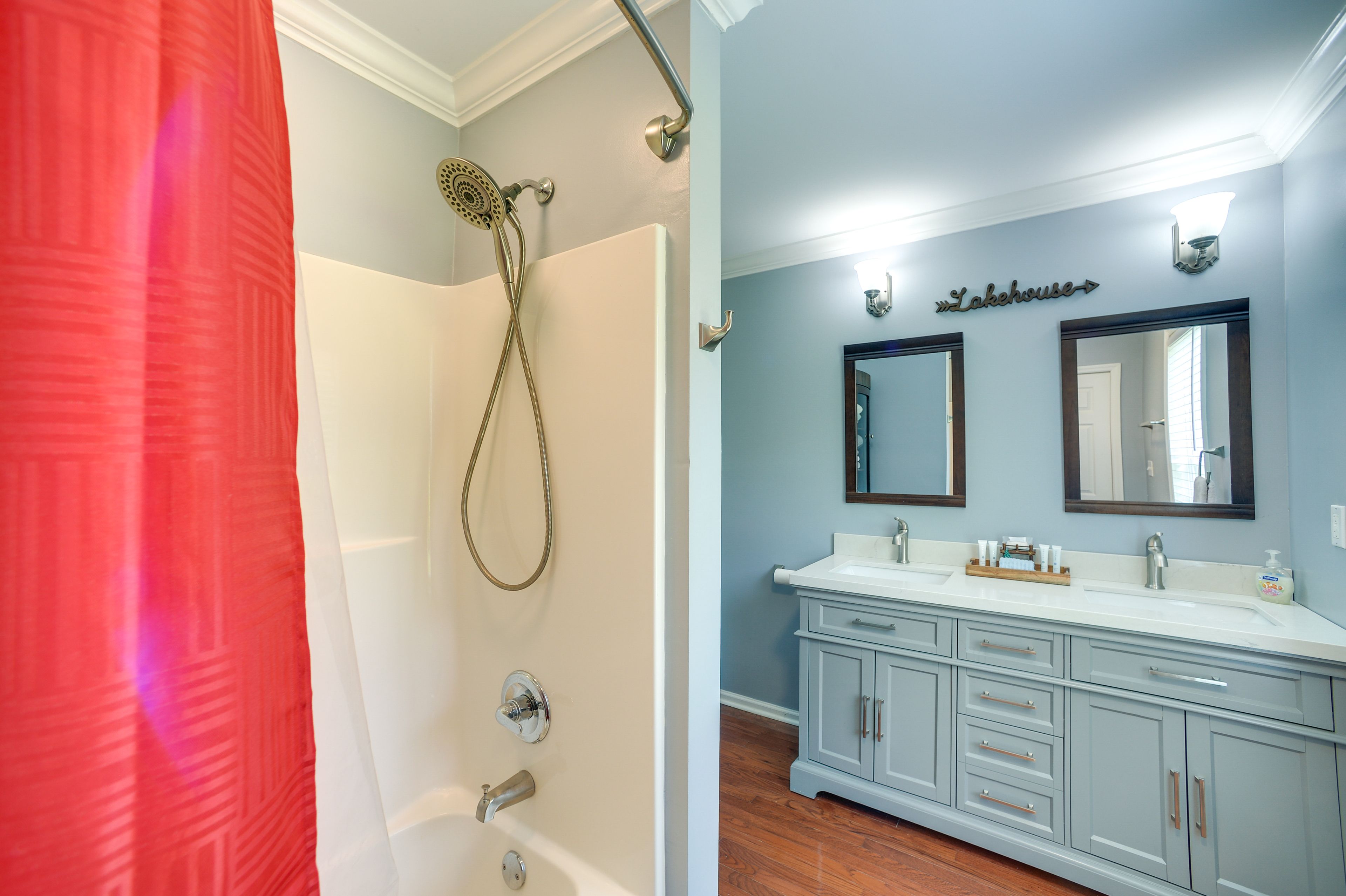 Bathroom | Complimentary Toiletries | Towels Provided
