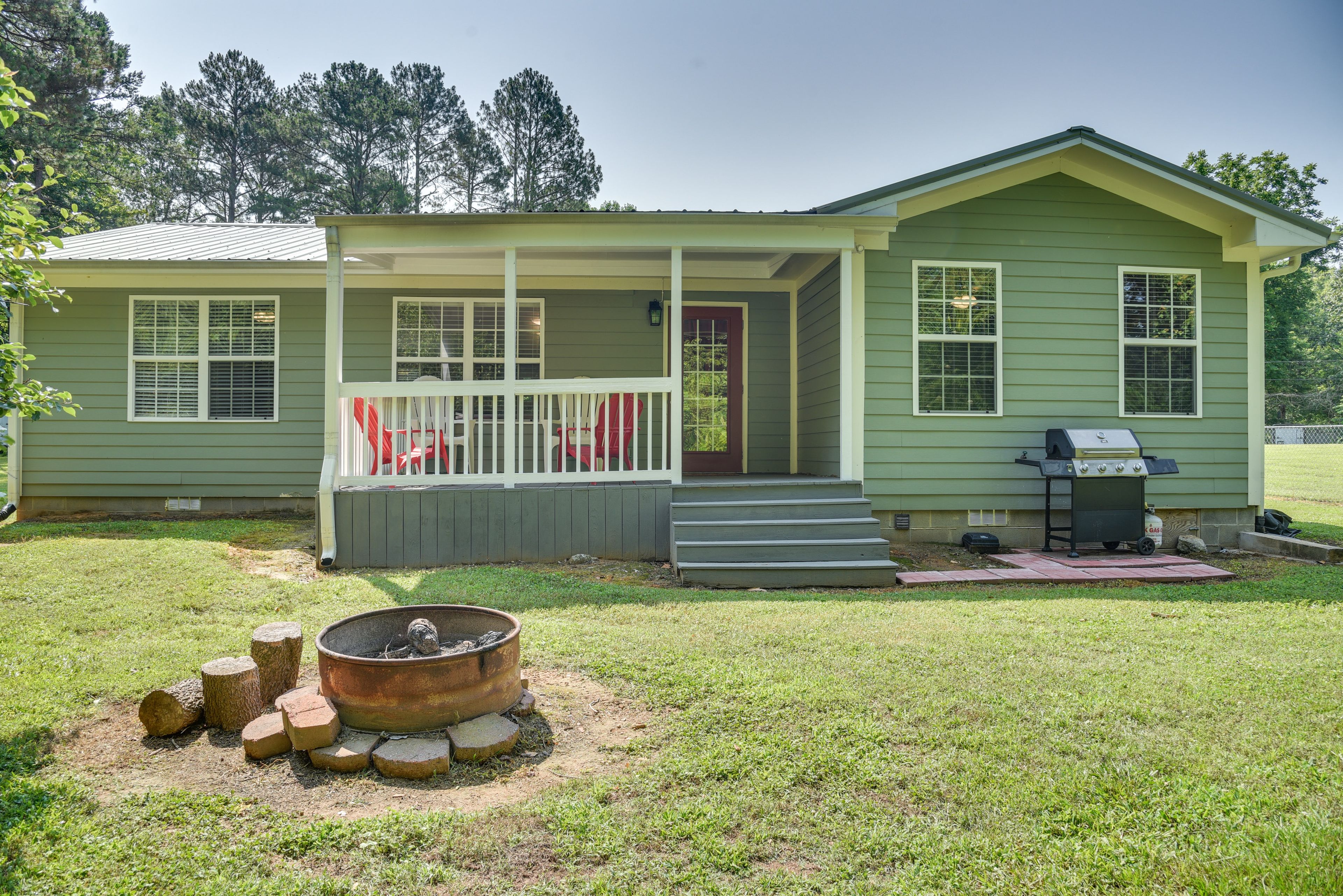 Backyard | Fire Pit | Gas Grill