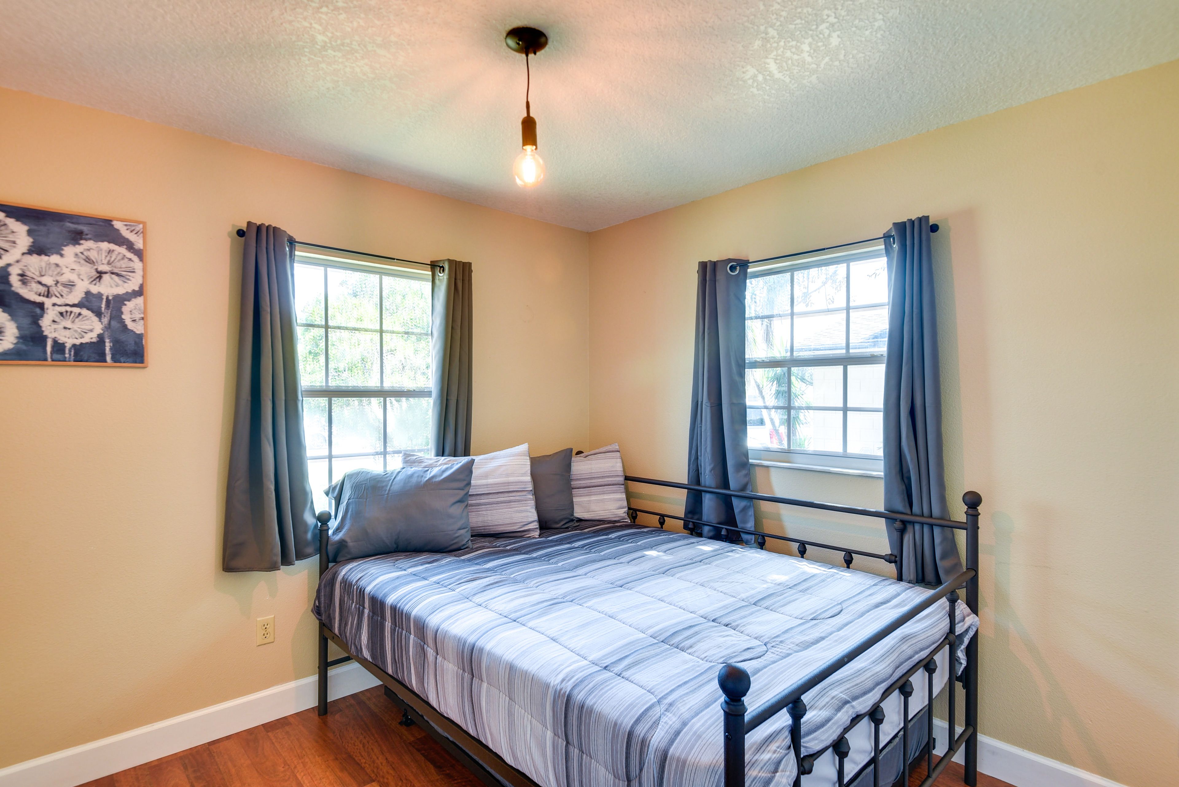 Bedroom 2 | Queen Daybed w/ Full Trundle Bed | Queen Air Mattress Available