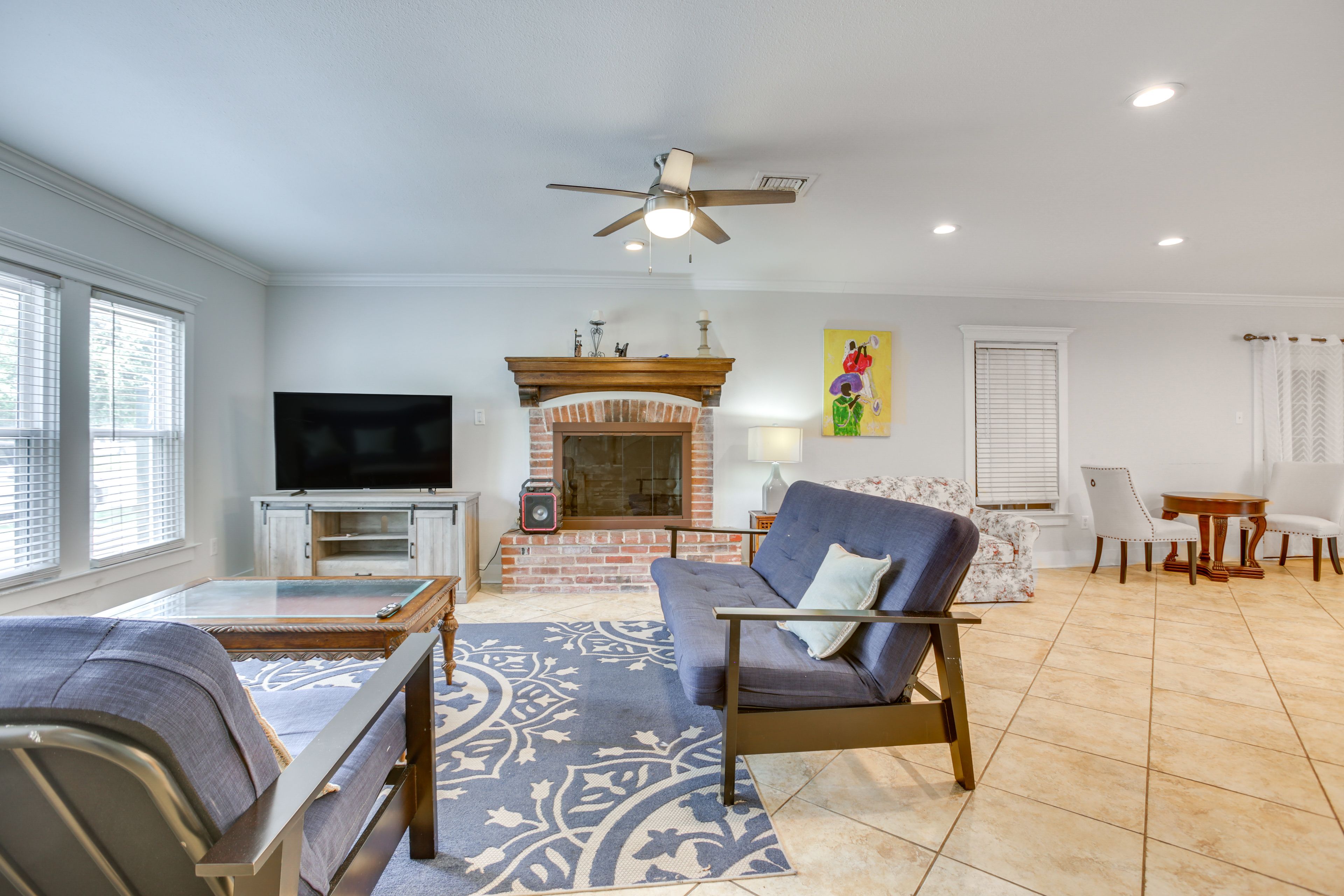 Living Room | 1st Floor | Smart TV | Fireplace | Central Heating & A/C