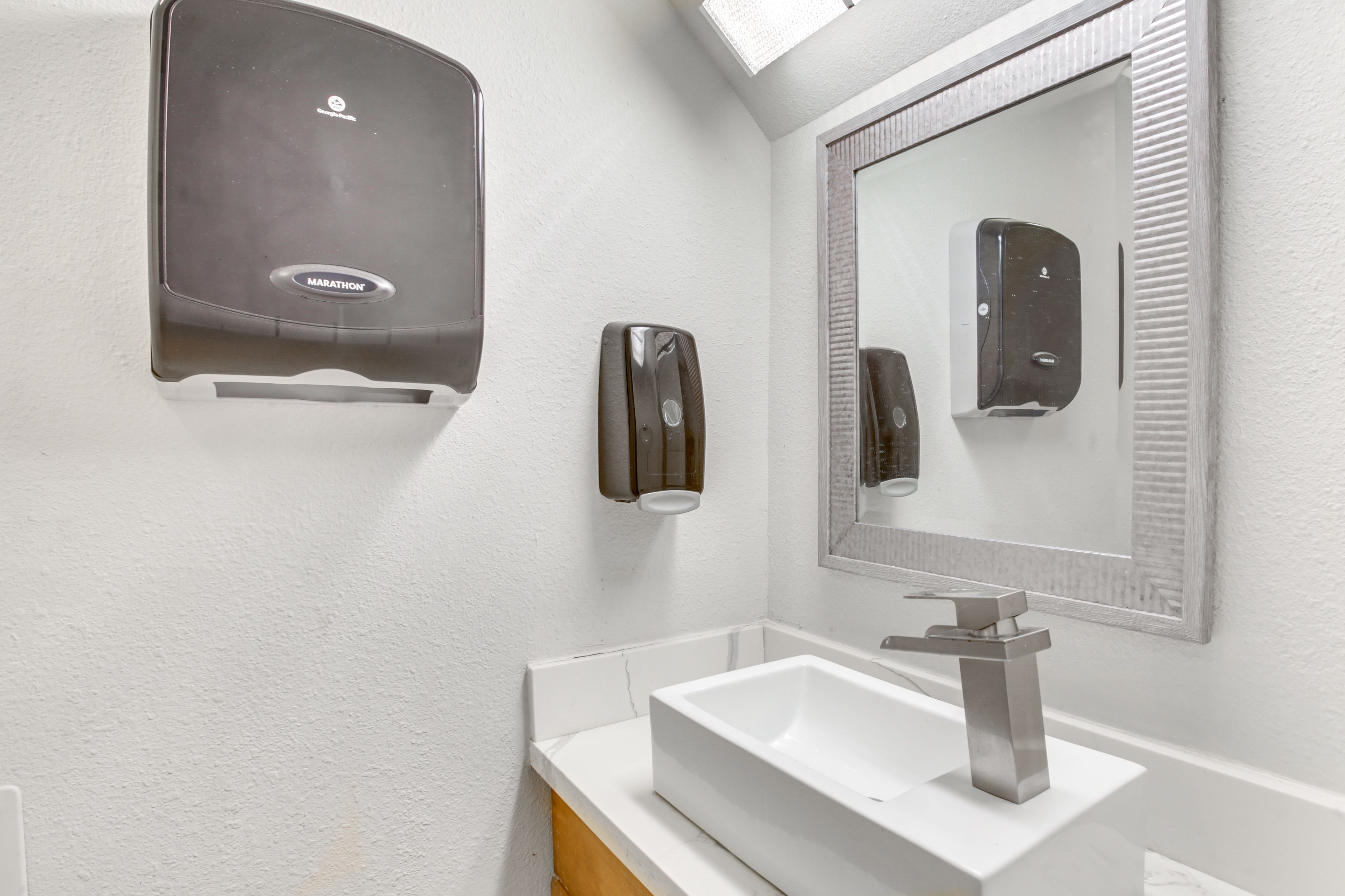 Half Bathroom | 1st Floor | Complimentary Toiletries