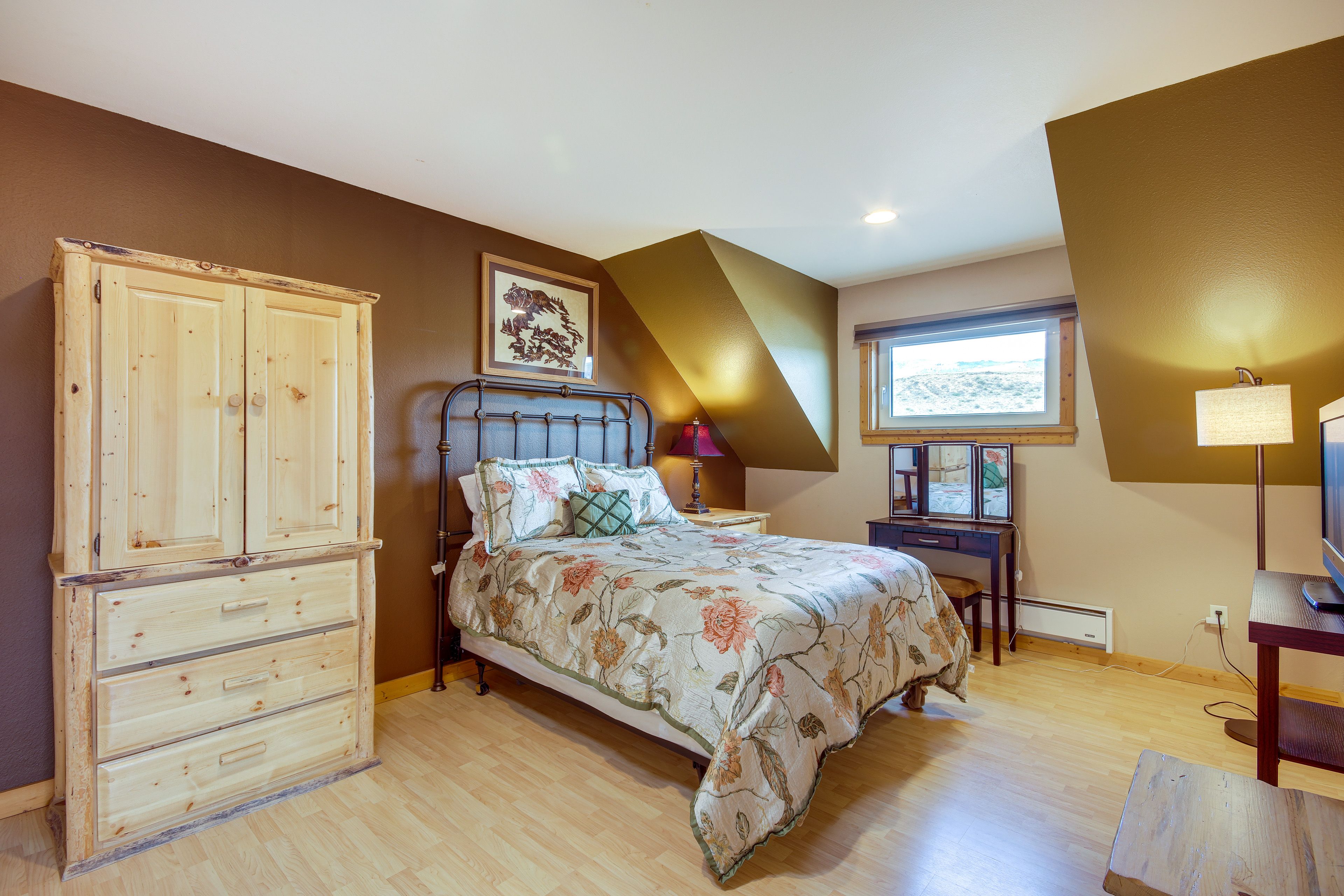 Bedroom 2 | Queen Bed | Linens Provided