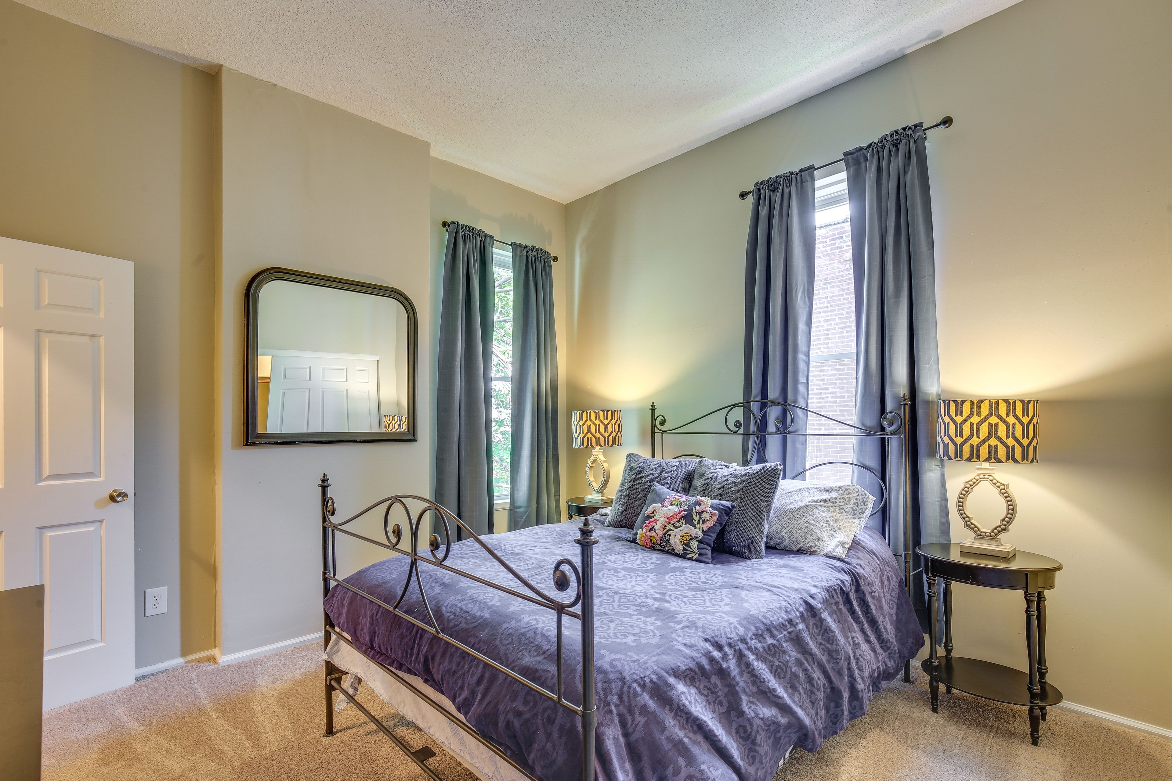 Bedroom 2 | Queen Bed | Smart TV