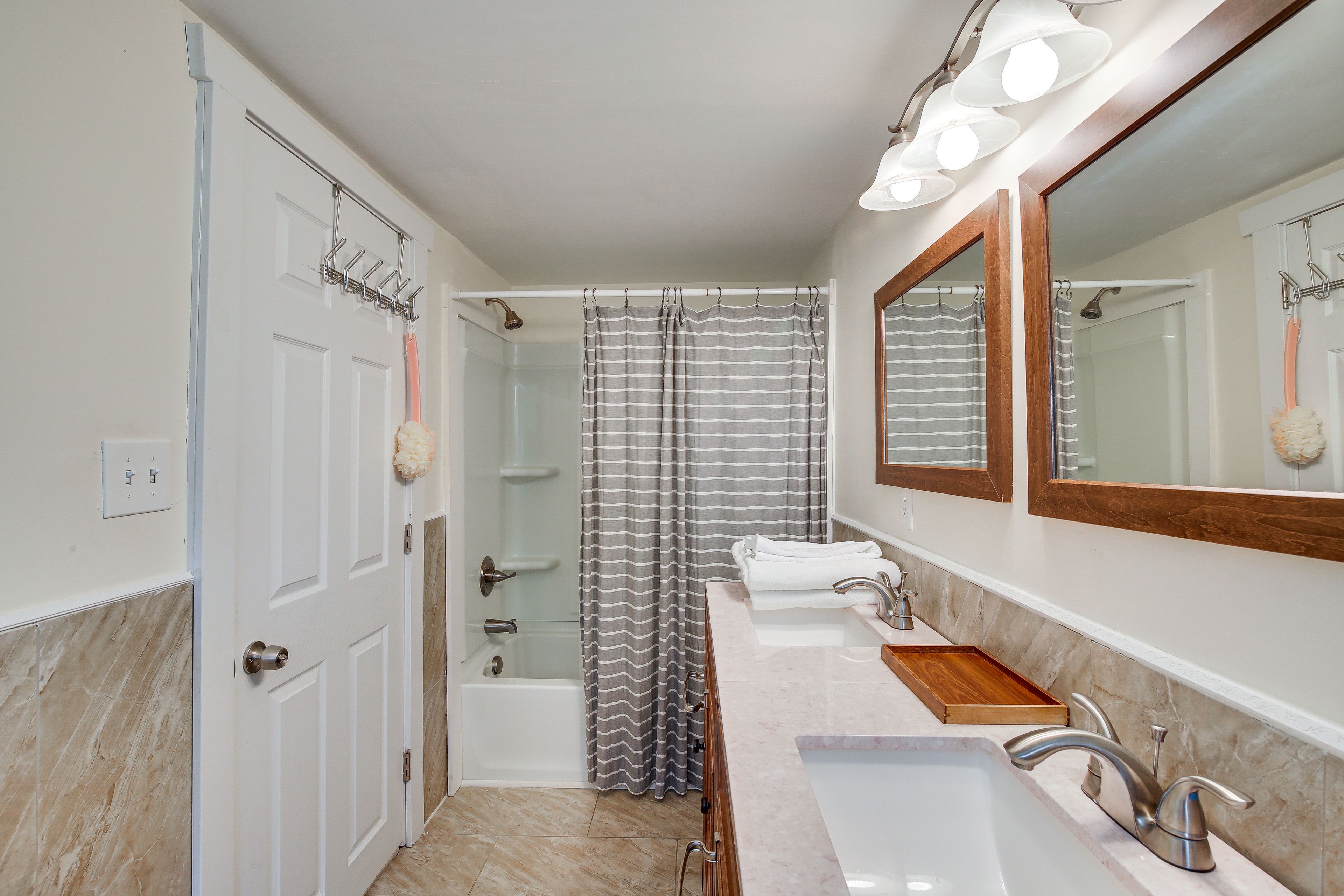 Full Bathroom | 2nd Floor