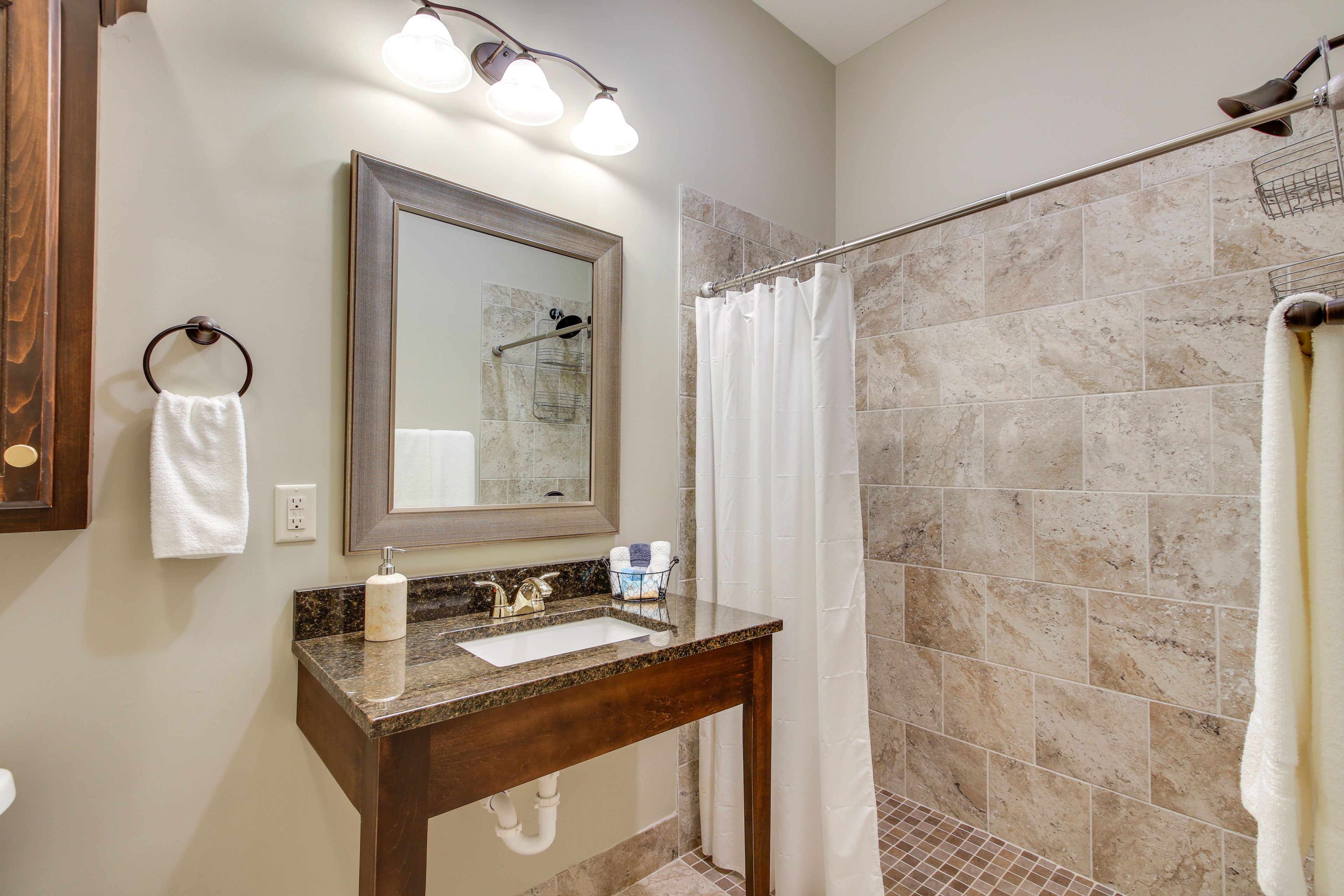 Full Bathroom | Complimentary Toiletries | Hair Dryer | Towels Provided