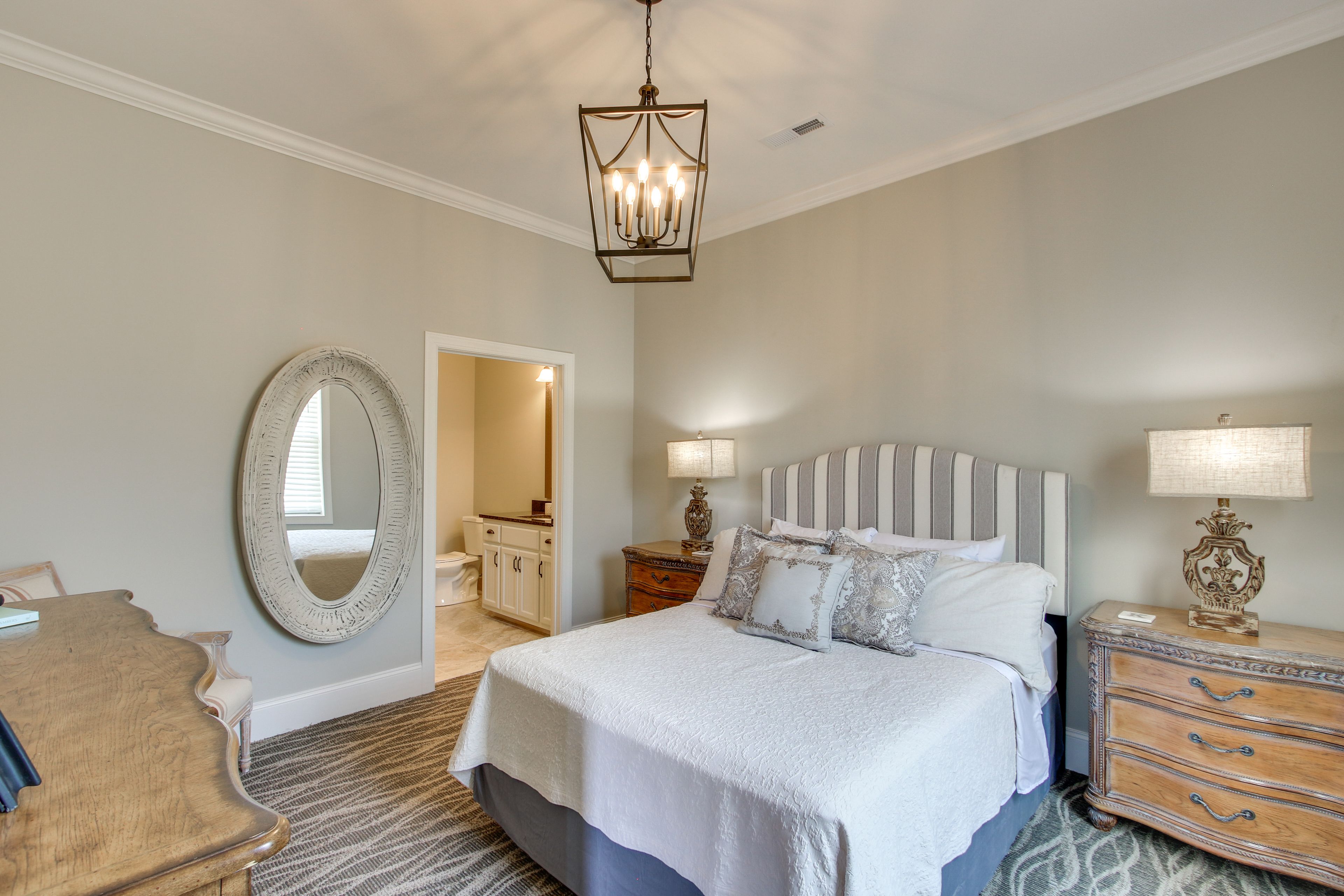 Bedroom | Queen Bed | Linens Provided
