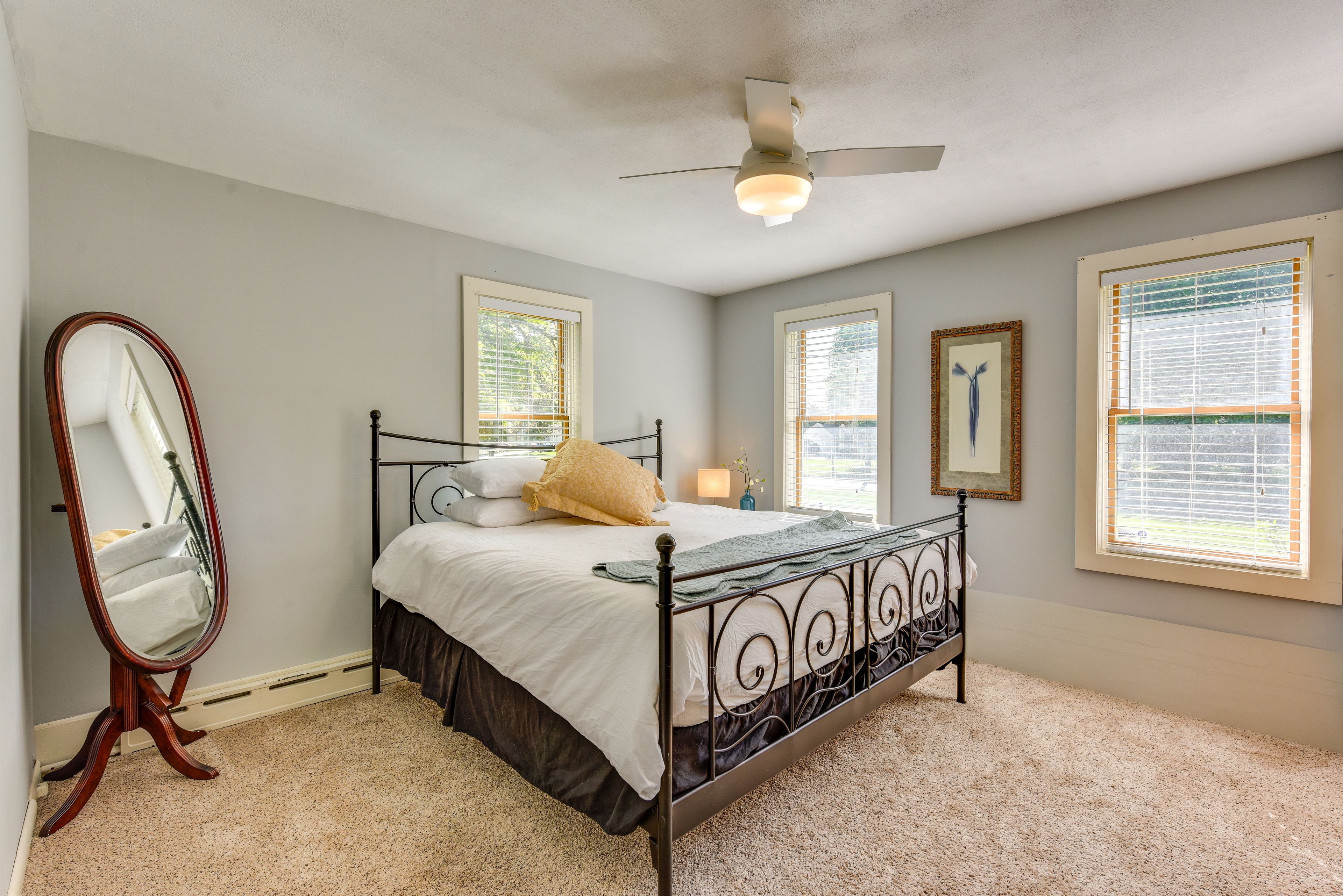 Bedroom 2 | King Bed | Twin/Full Bunk Bed