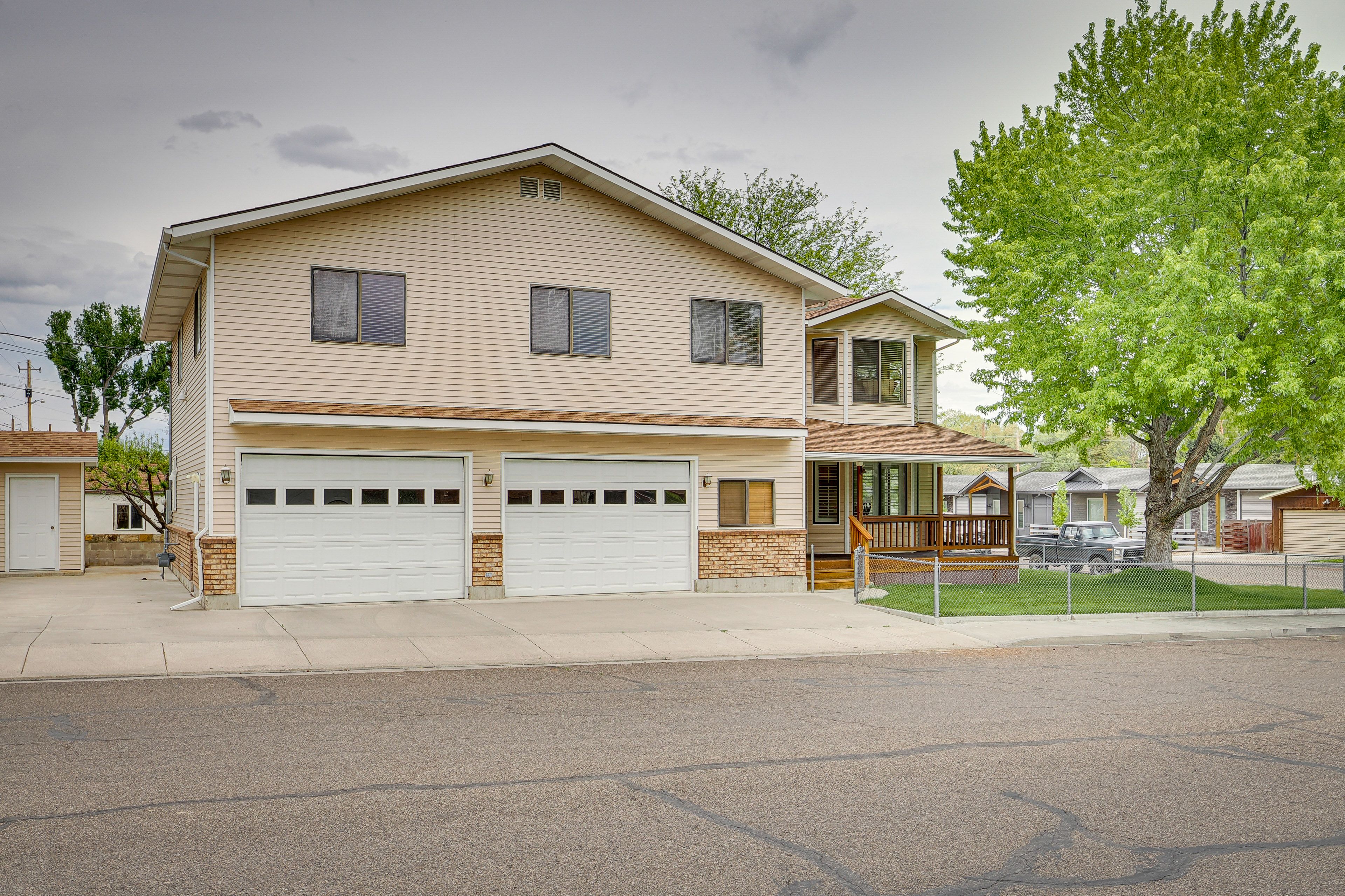 Parking | Garage (2 Vehicles) | Driveway (1 Vehicle)