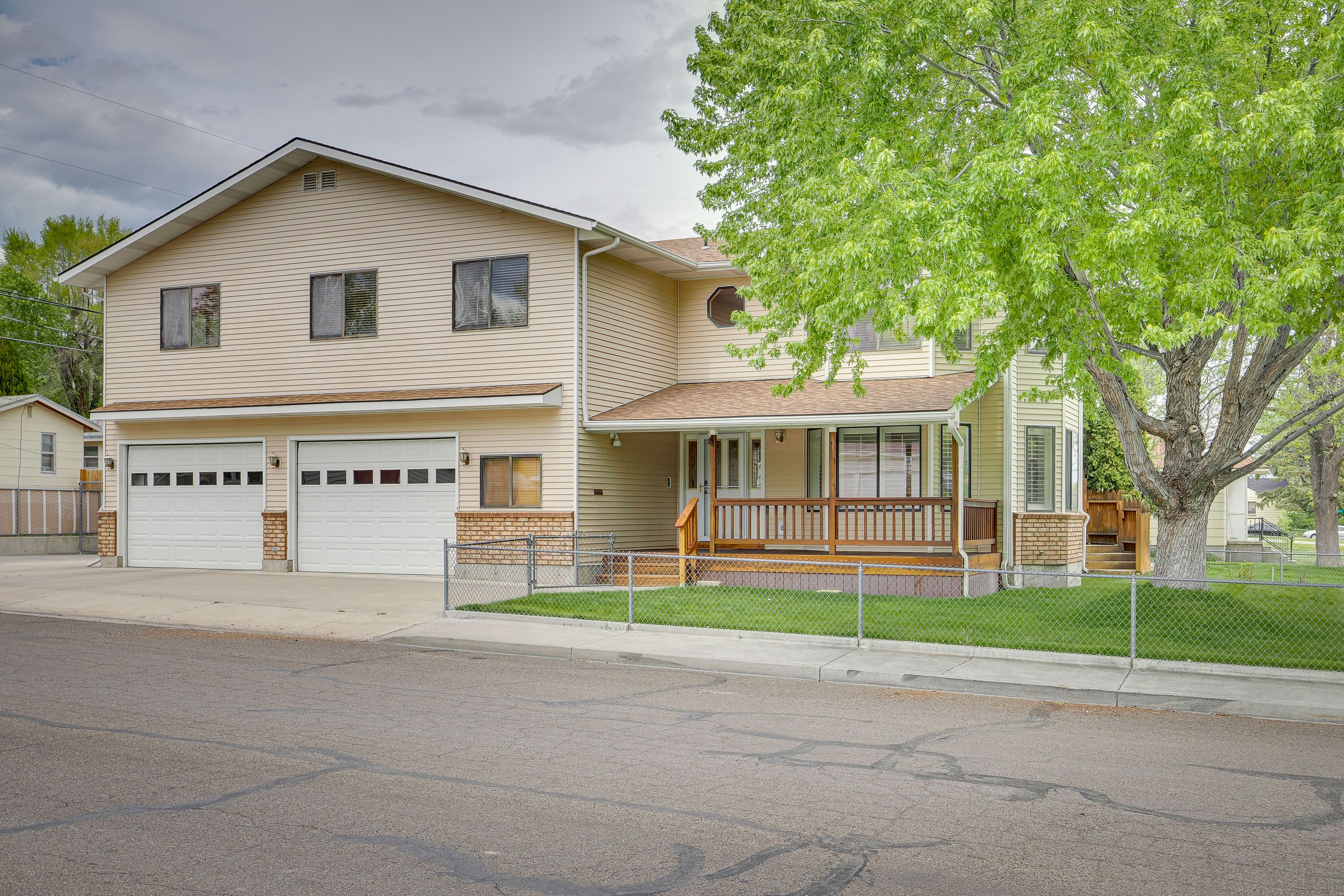 2-Story House | Self Check-In | 1 Mi to Northeastern Nevada Museum