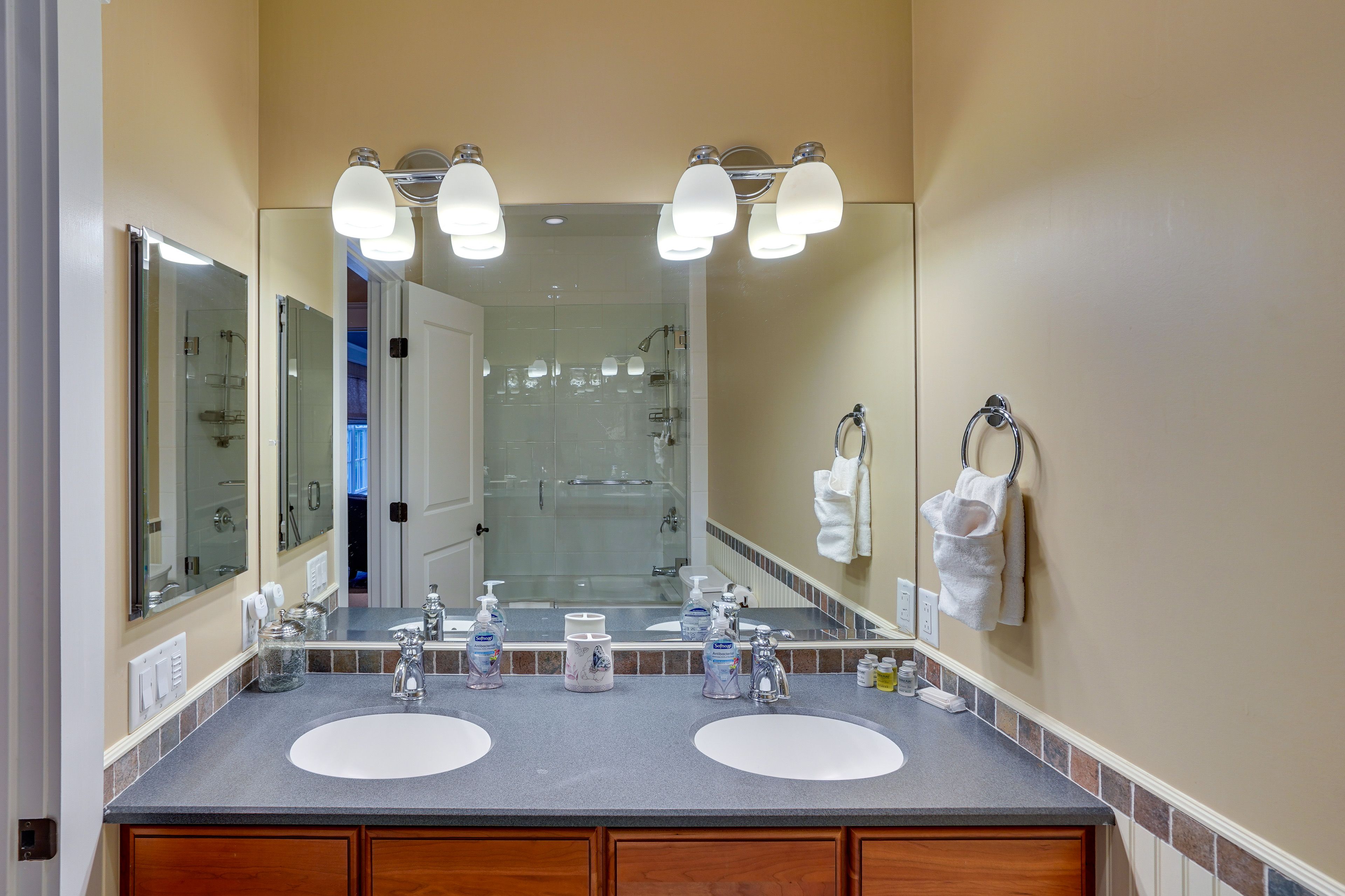Full Bathroom | Hair Dryer