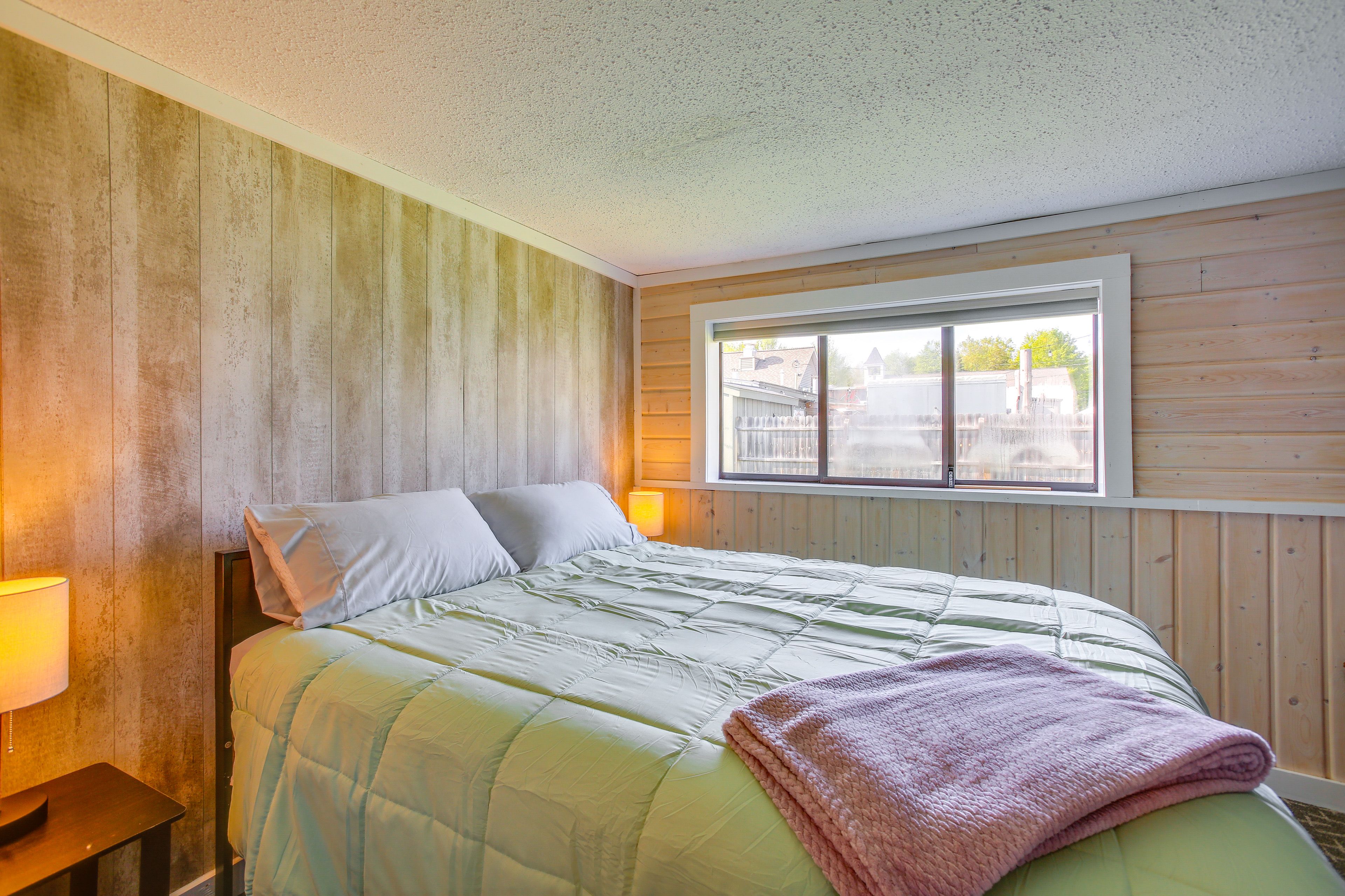 Bedroom | Main Level | Queen Bed | Linens Provided | Smart TV