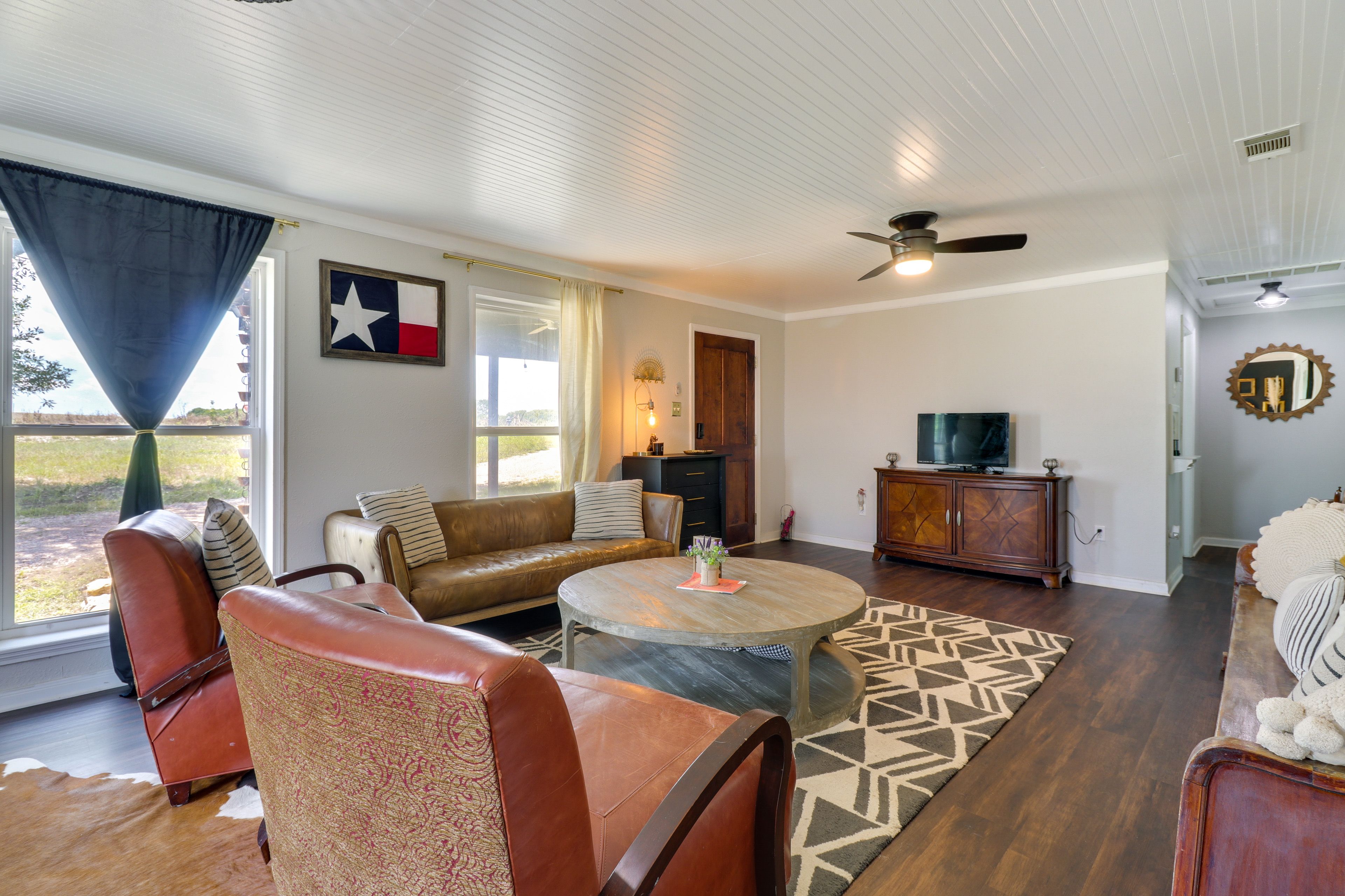 Living Room | Smart TV
