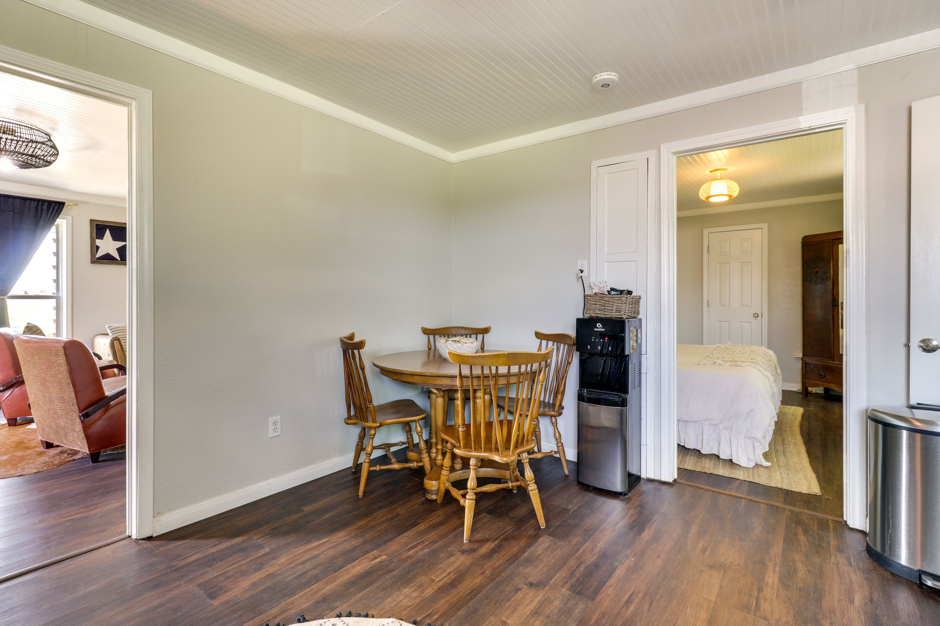 Dining Area | Dishware & Flatware Provided