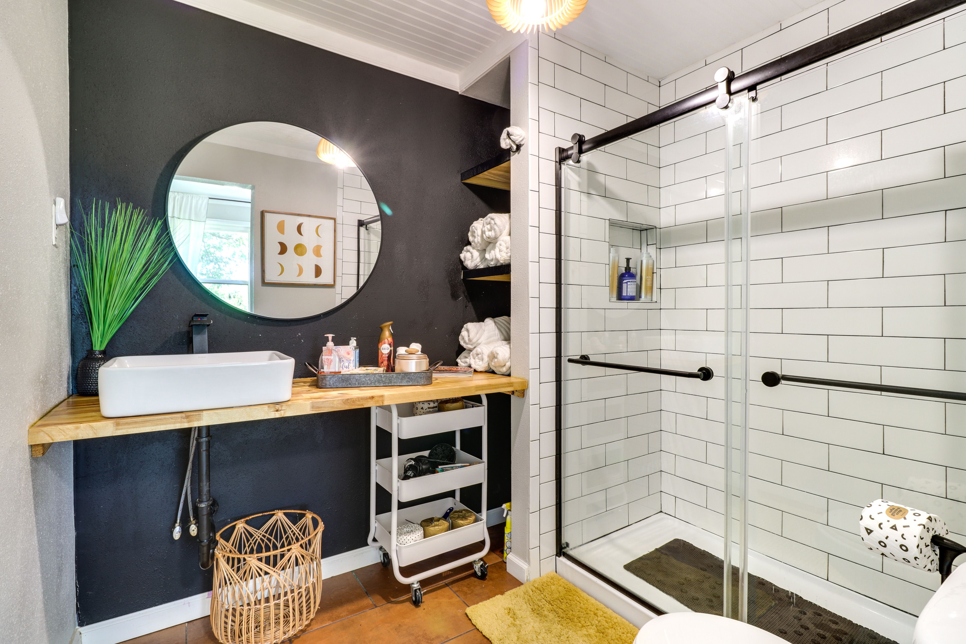 Full Bathroom | Complimentary Toiletries