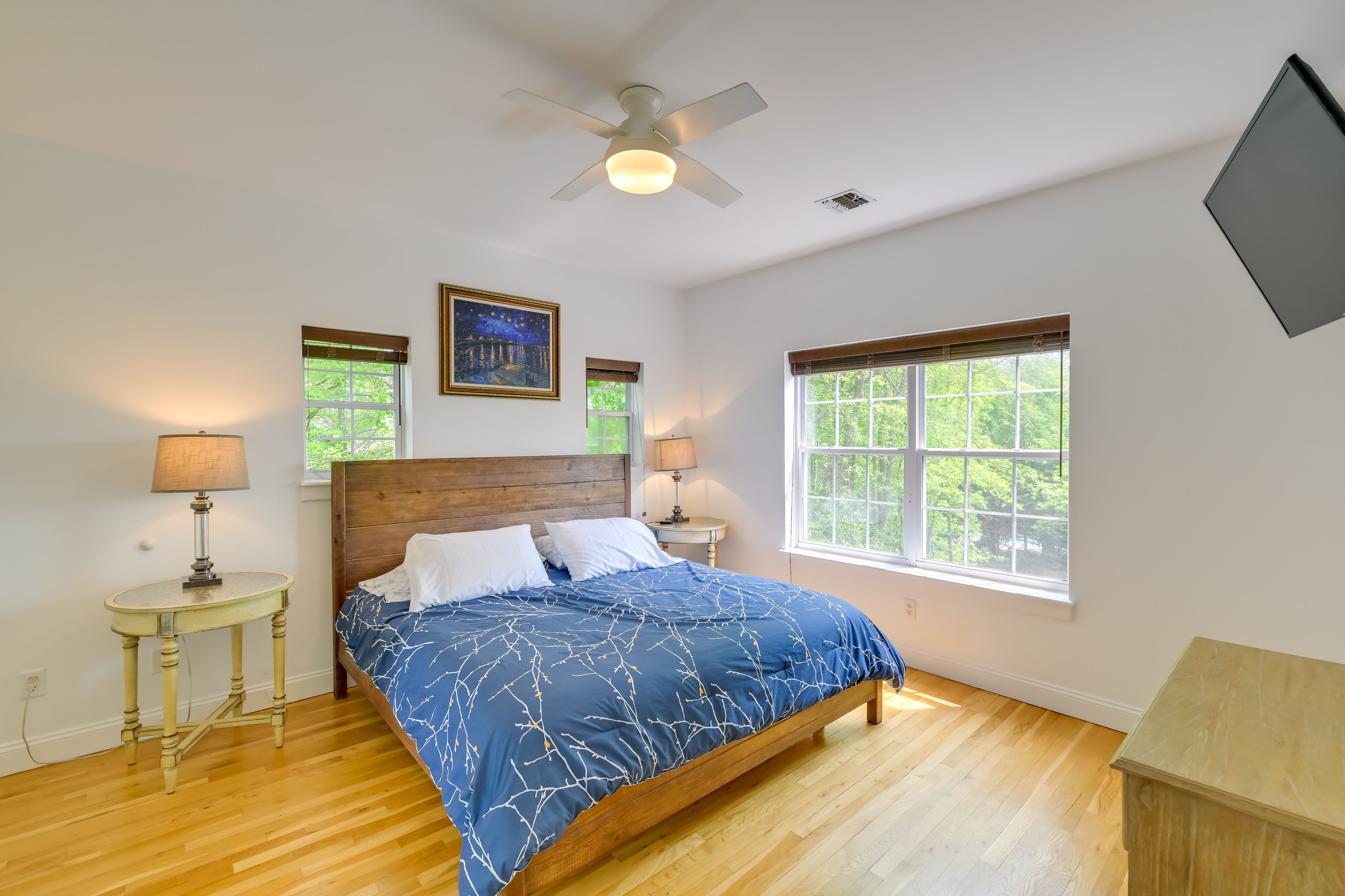 Bedroom 3 | King Bed | Smart TV w/ Cable
