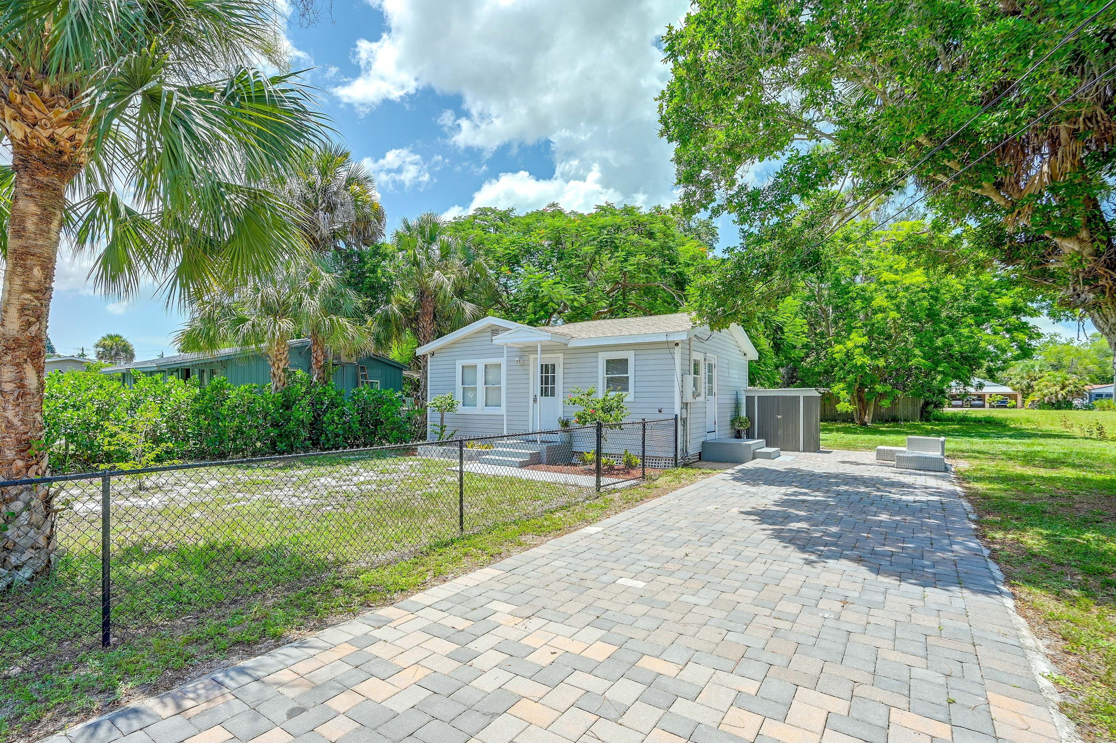 Parking | Driveway (3 Vehicles) | RV/Trailer/Boat Parking | Street