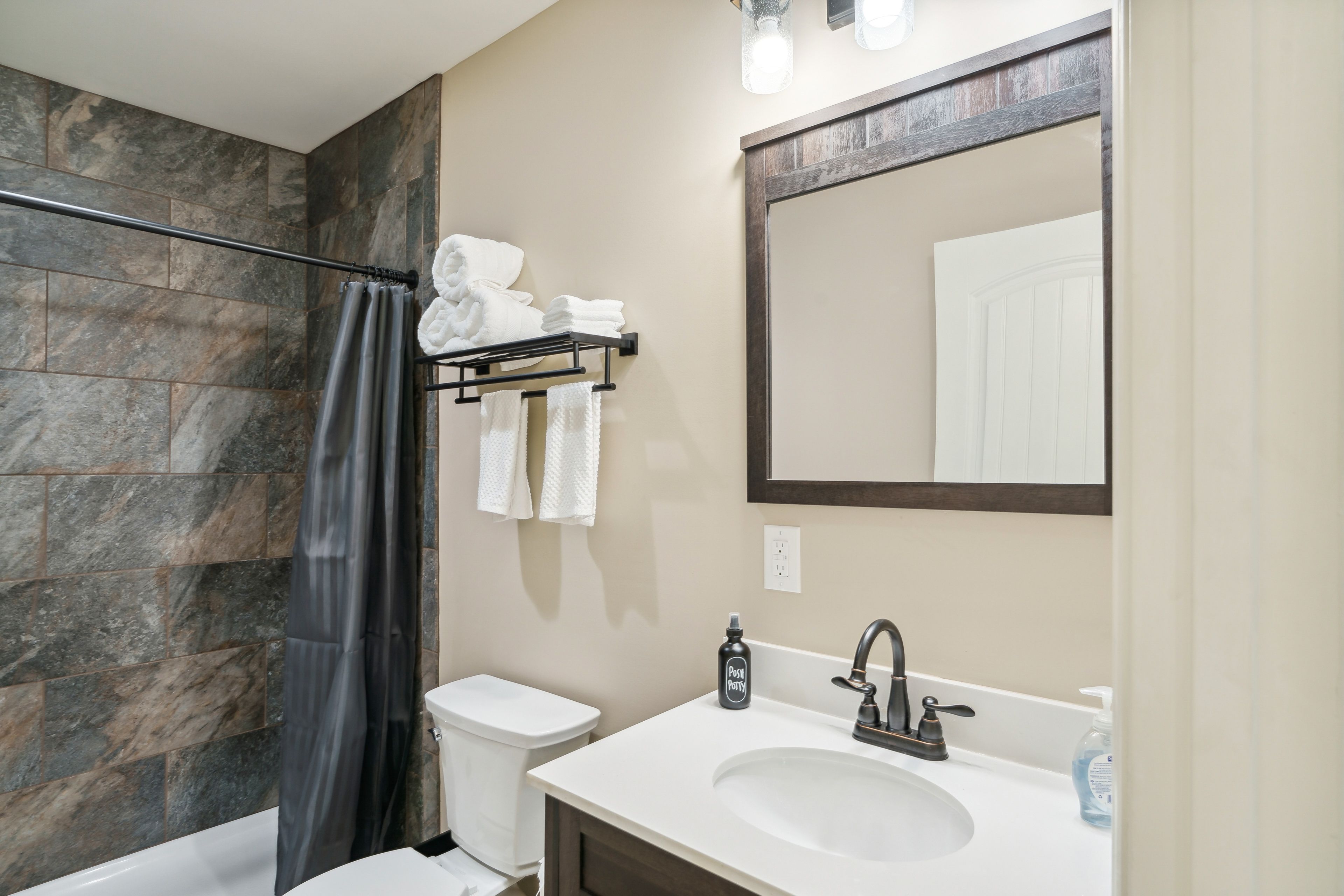 En-Suite Bathroom | Towels | Hair Dryer | Complimentary Toiletries