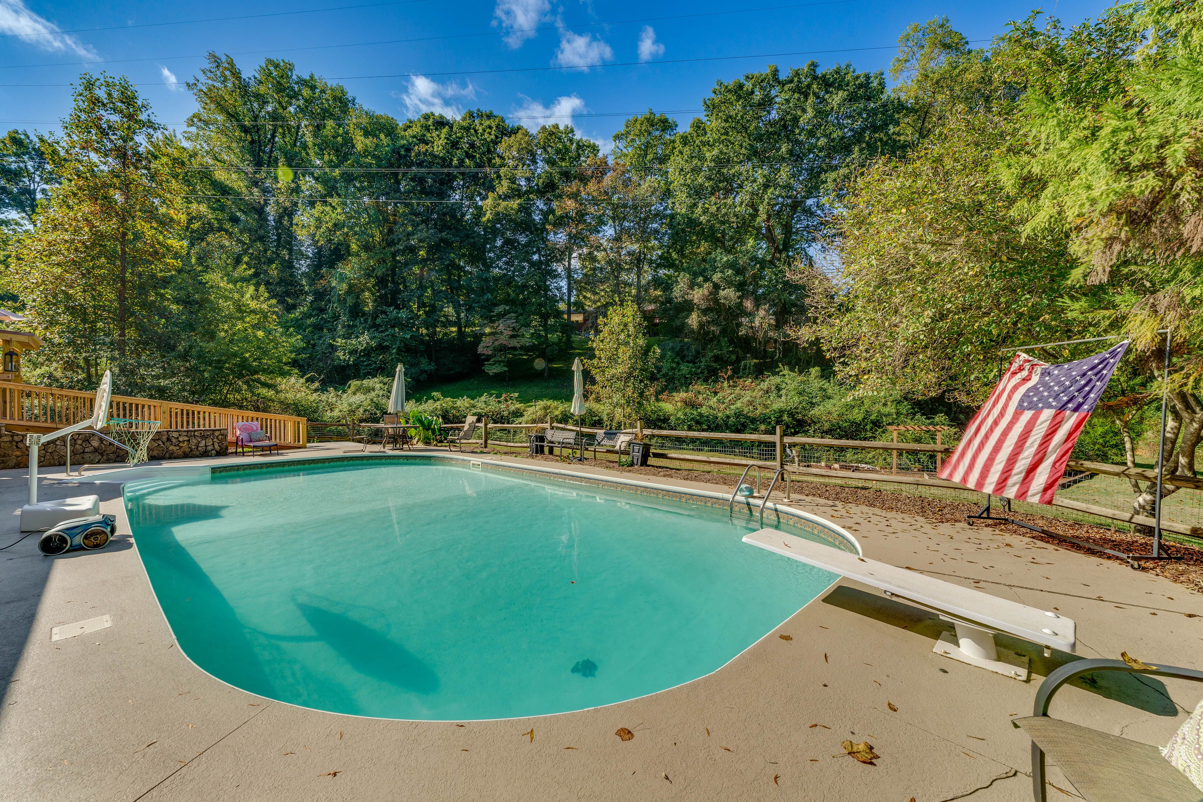 Shared Outdoor Pool (Open May 1-September 30)