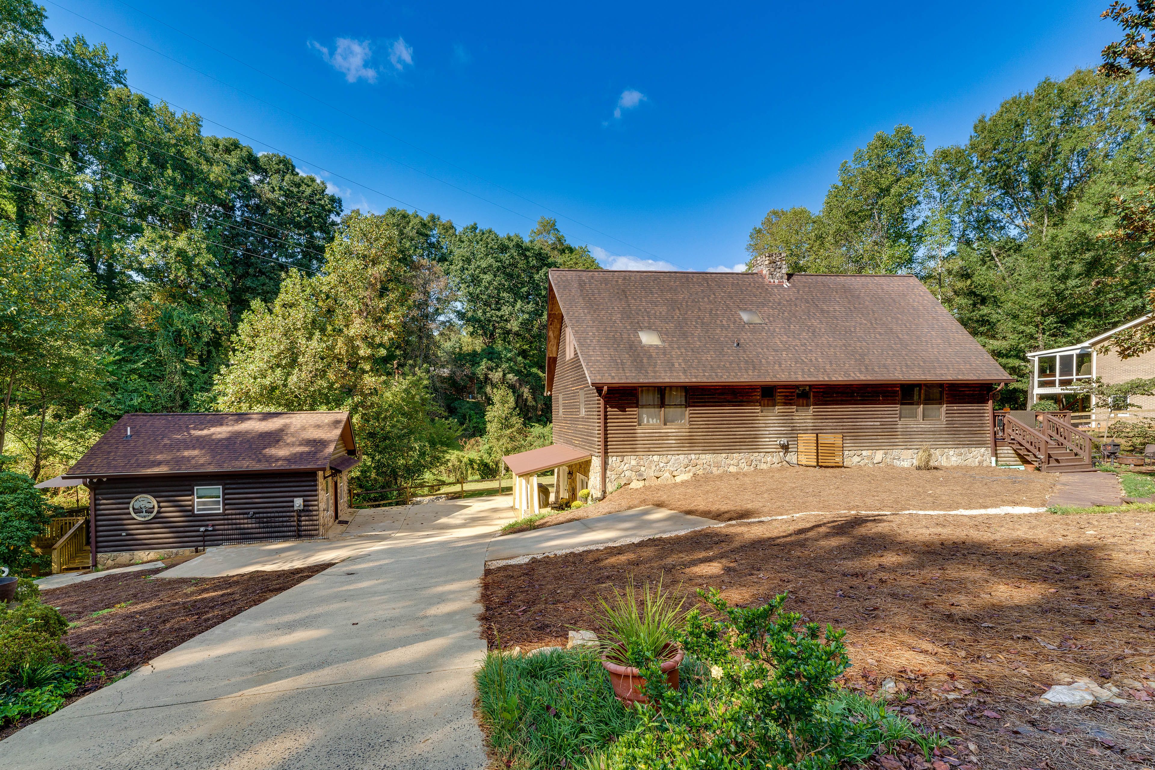 Driveway (1 Vehicle) | RV/Trailer Parking Allowed On-Site