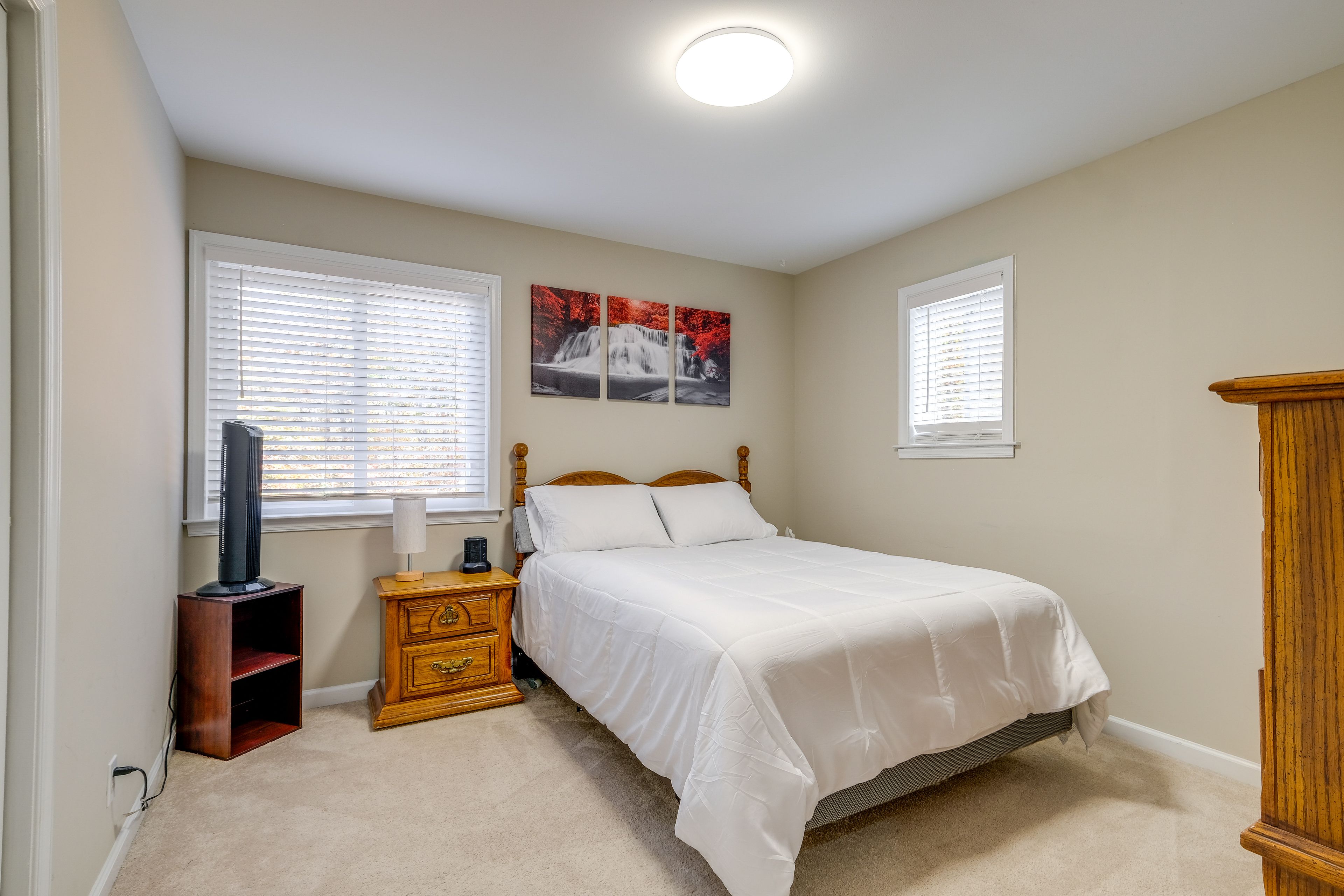 Bedroom 2 | Queen Bed | 2nd Floor | Hangers