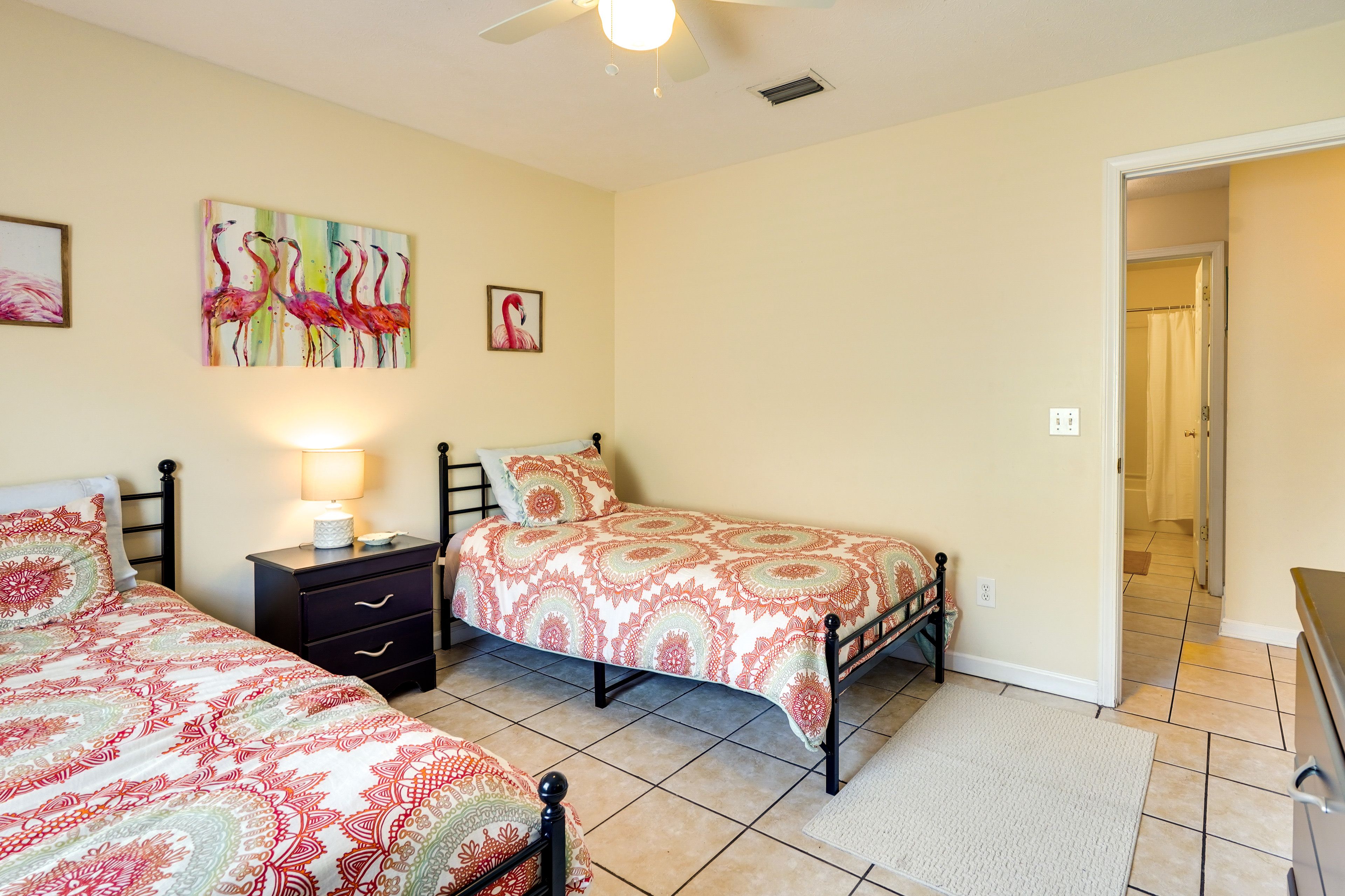 Bedroom 3 | 2 Twin Beds | Smart TV