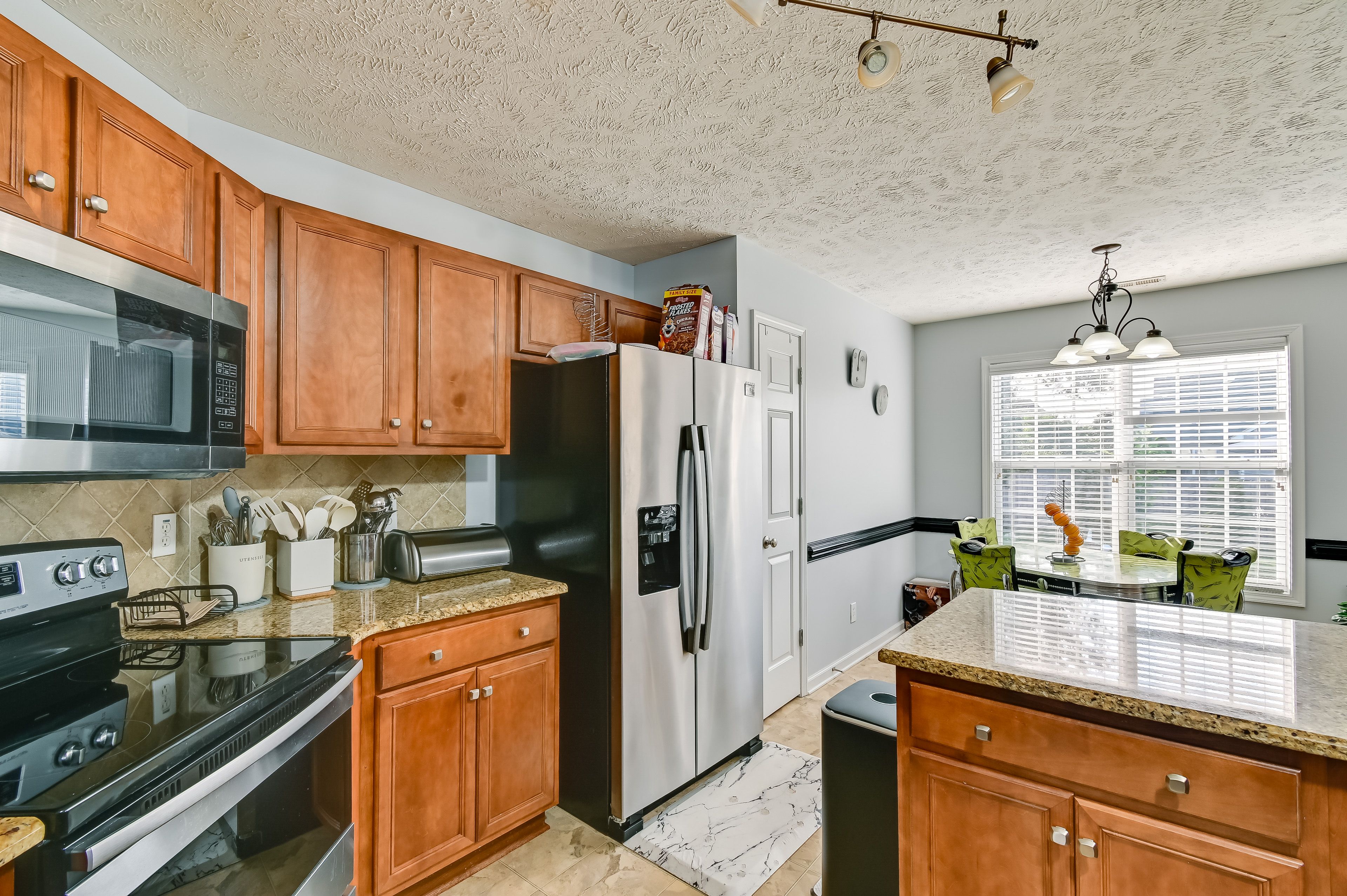 Kitchen | Keurig Coffee Maker | Toaster | Blender