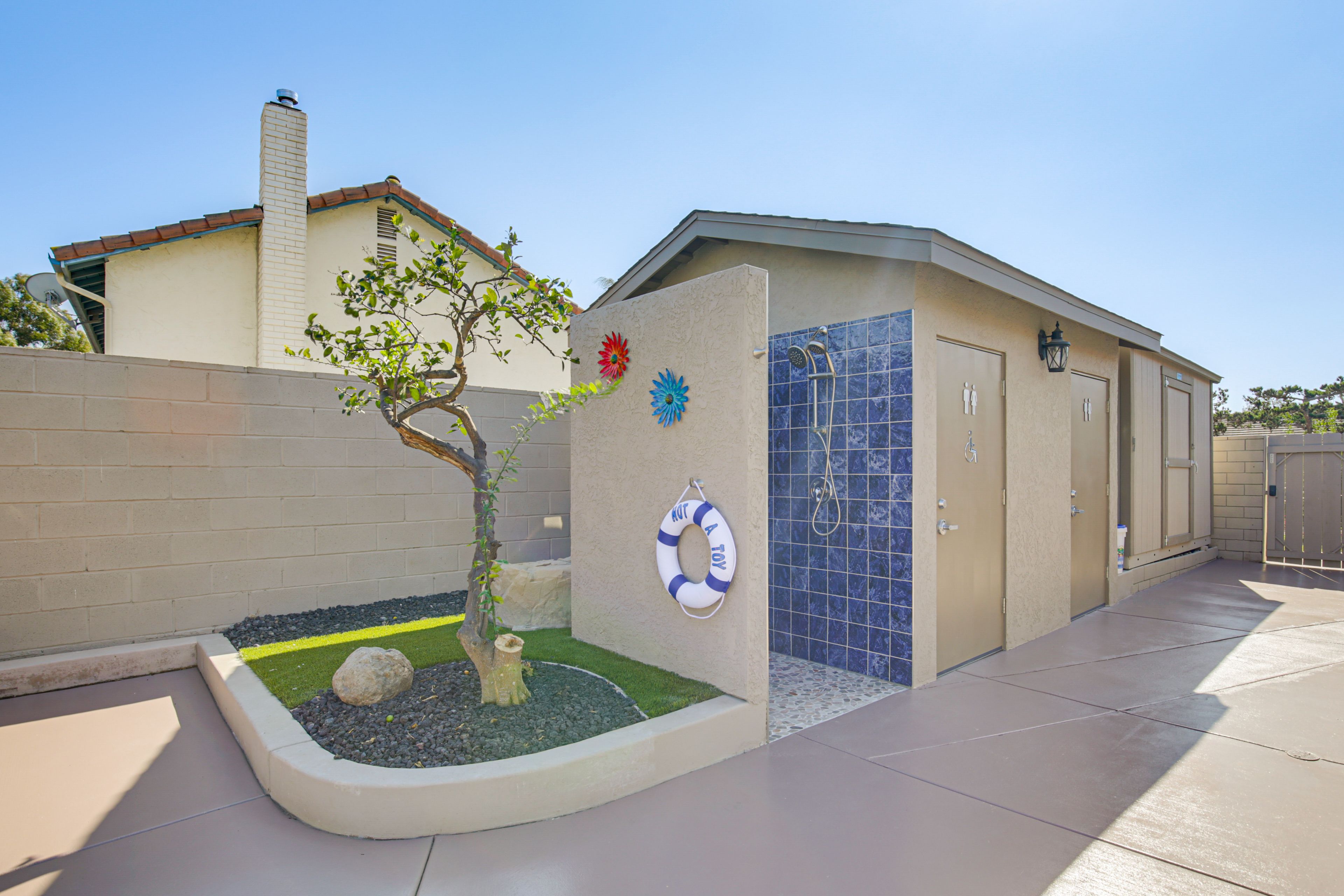 Outdoor Shower & Bathrooms