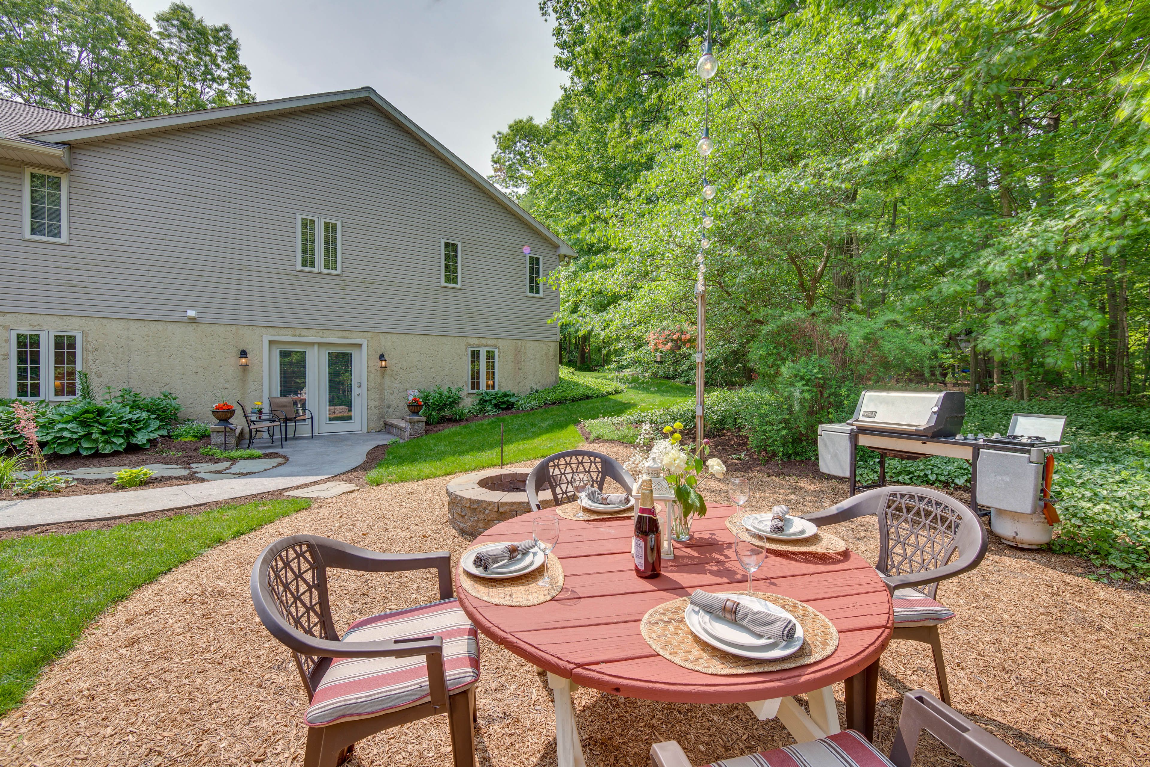 Outdoor Entertaining Space | Gas Grill | Fire Pit