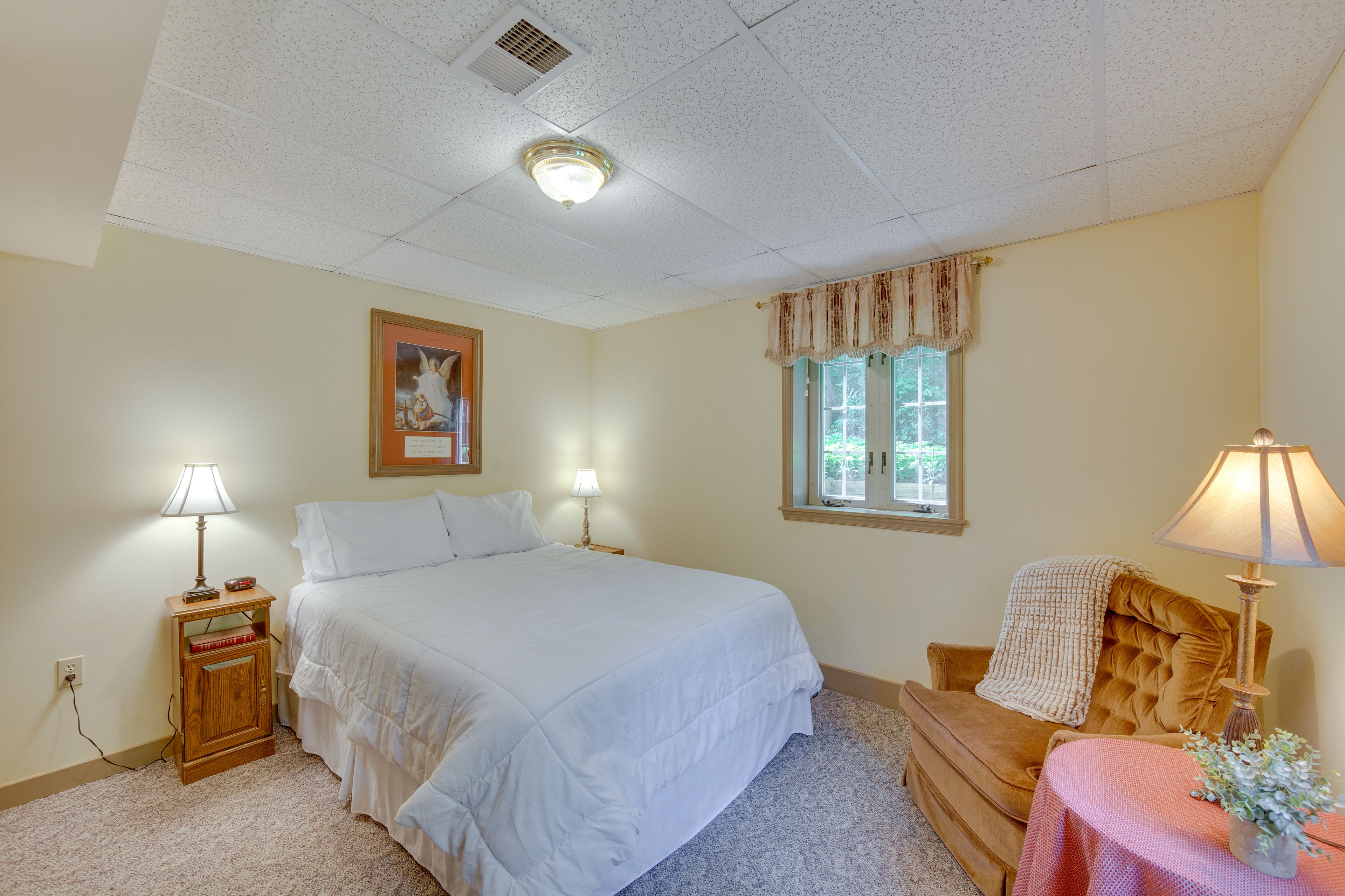 Bedroom 2 | Queen Bed