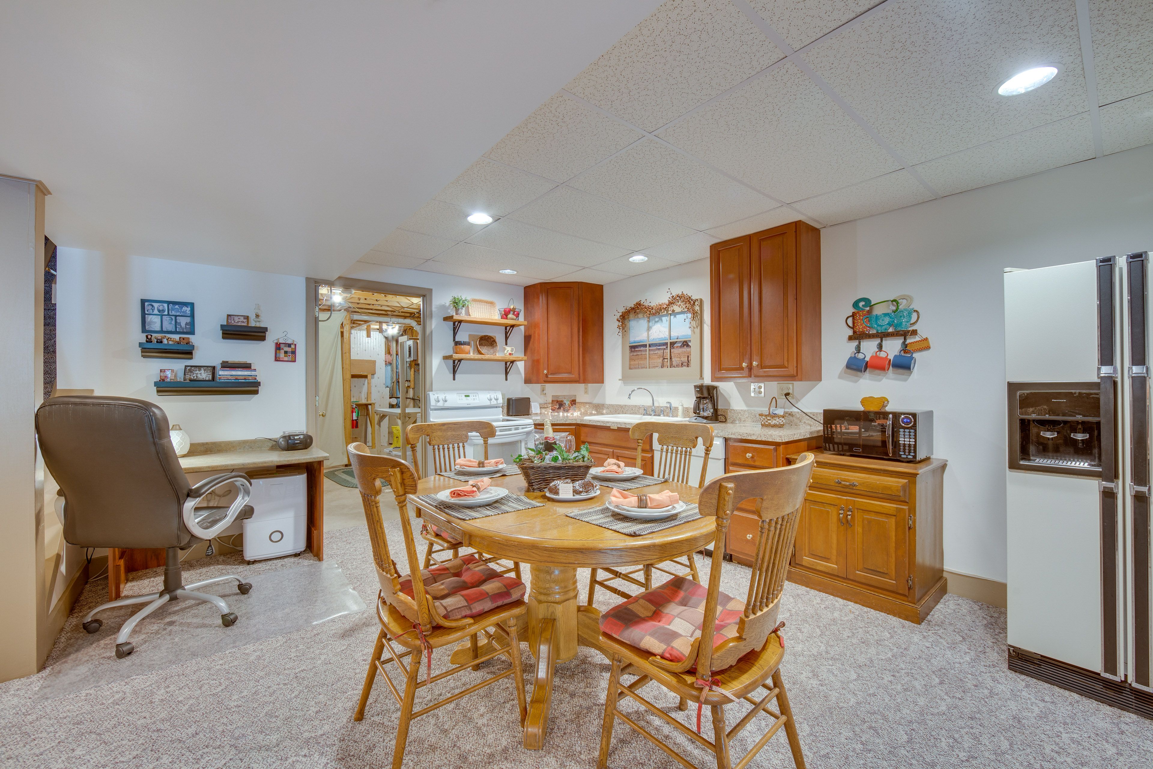 Dining Area | Dishware Provided