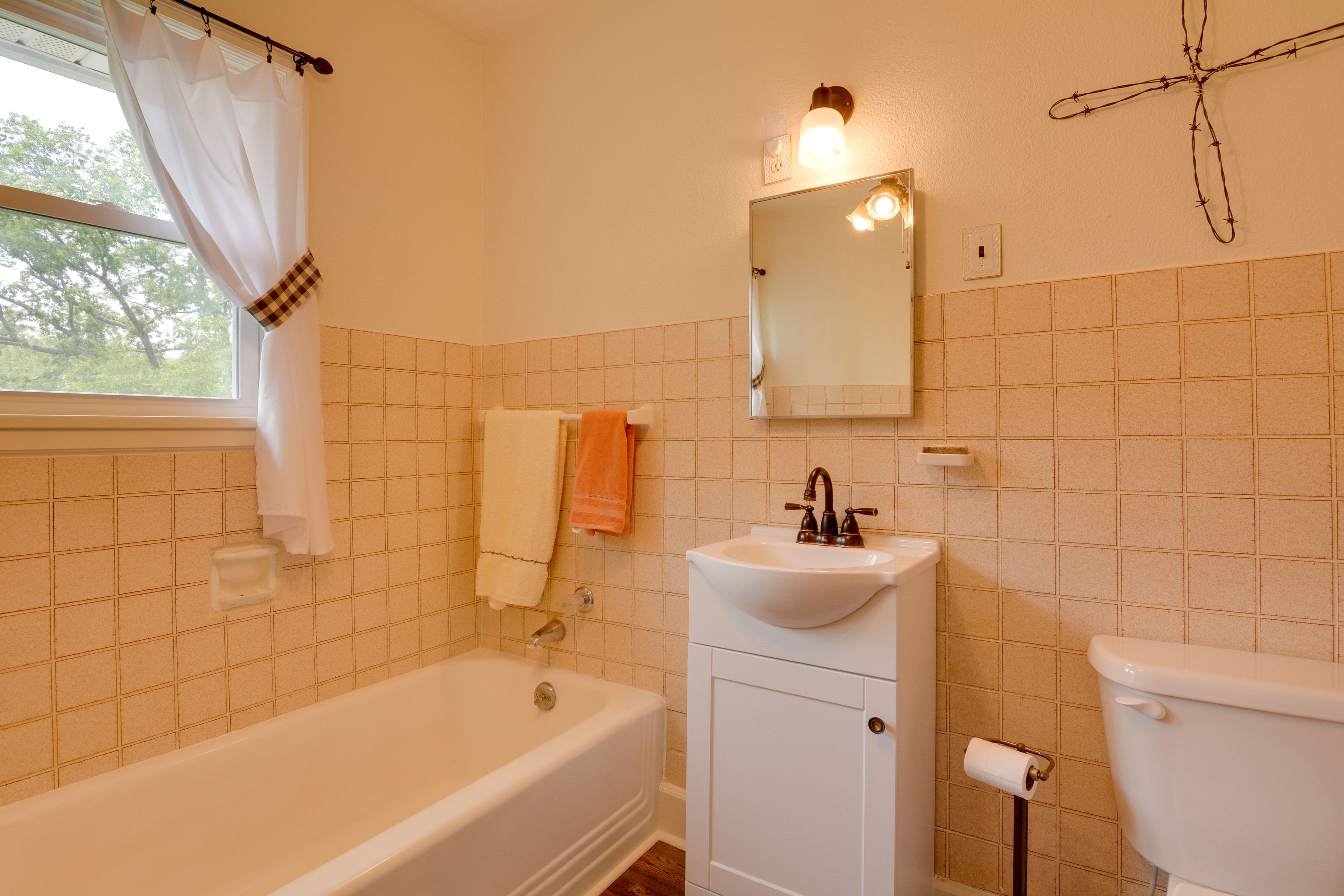 Full Bathroom