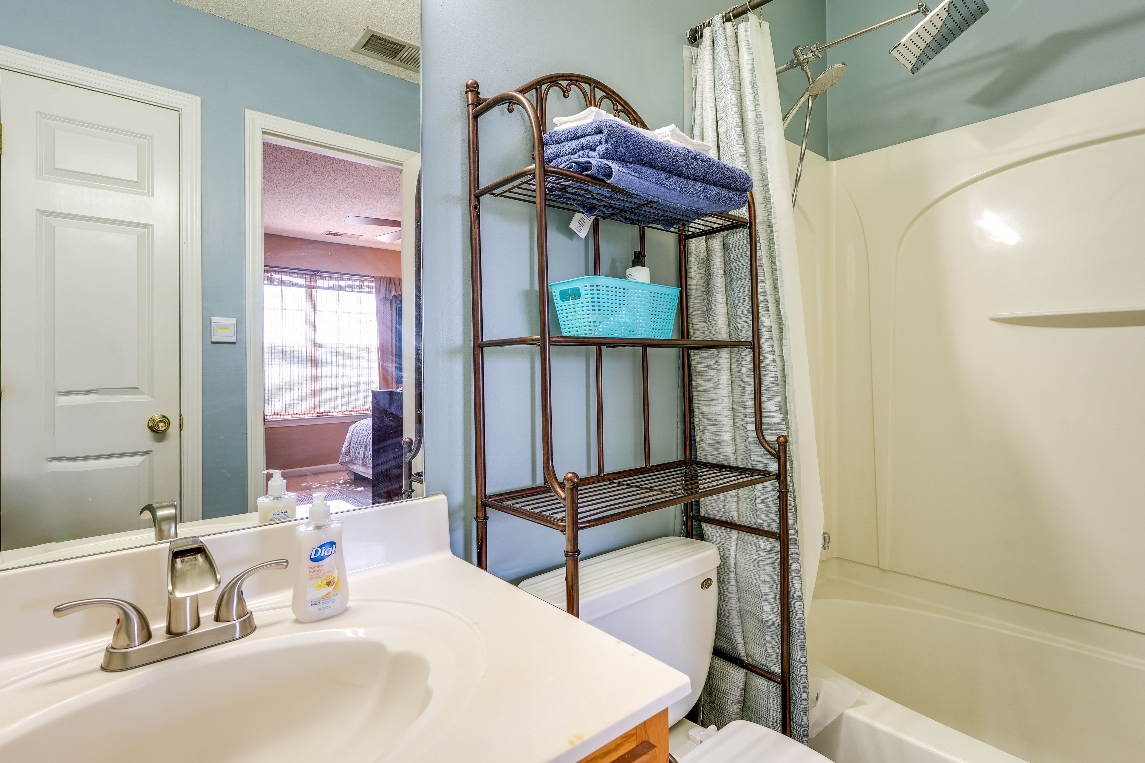 En-Suite Bathroom | Towels Provided | Complimentary Toiletries