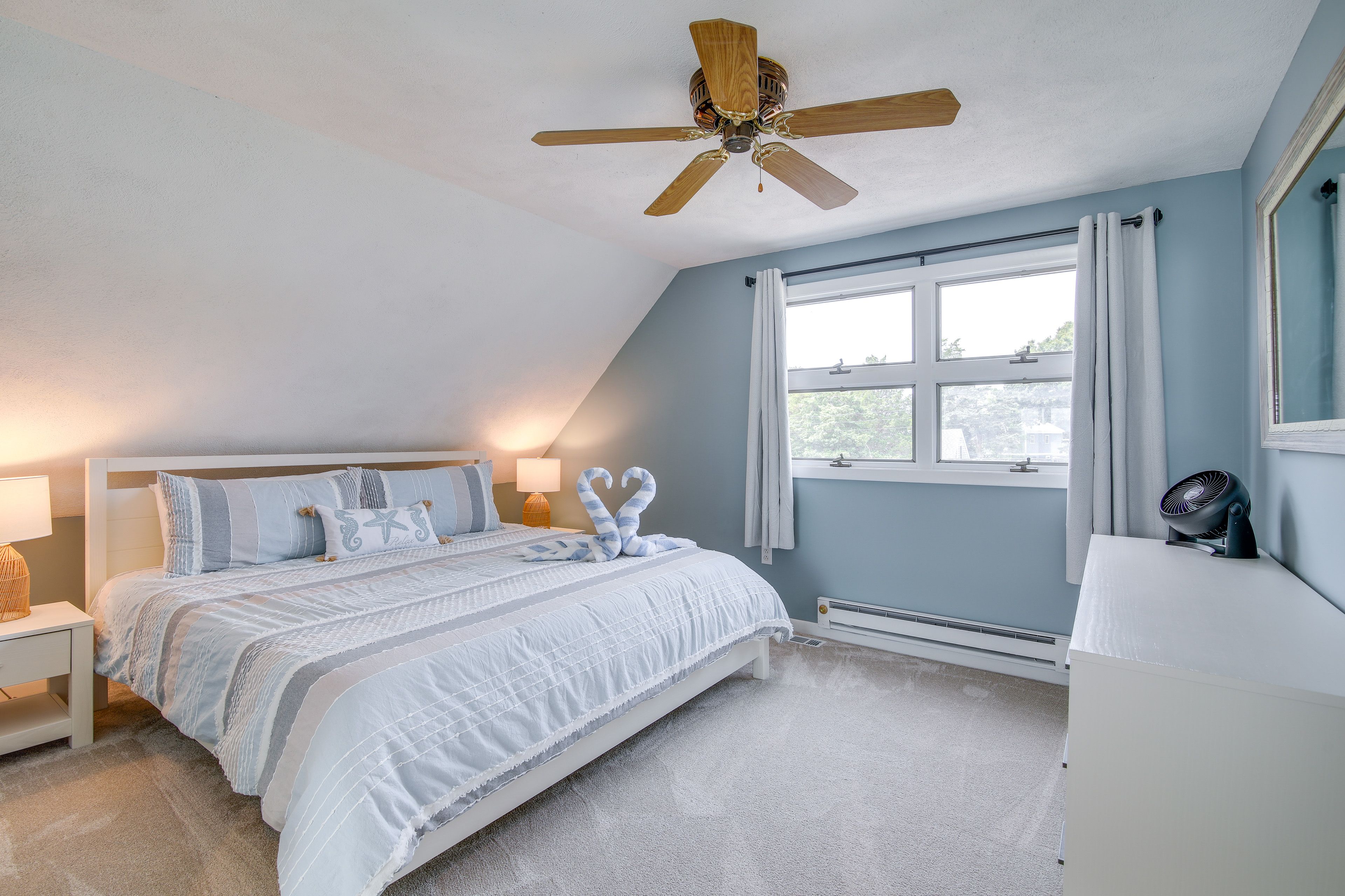 Bedroom 1 | King Bed | 2nd Floor | En-Suite Bathroom